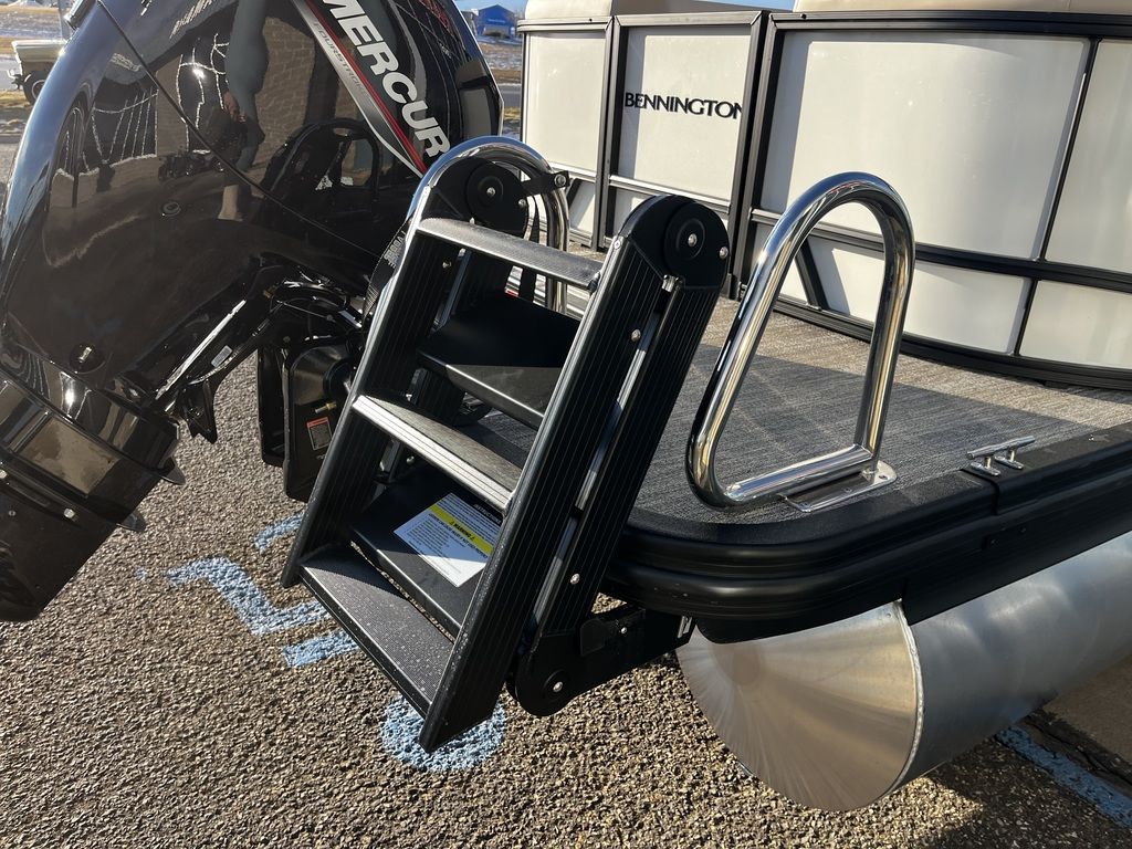 2026 Bennington 22 S STERN RADIUS - QUAD BENCH - 10