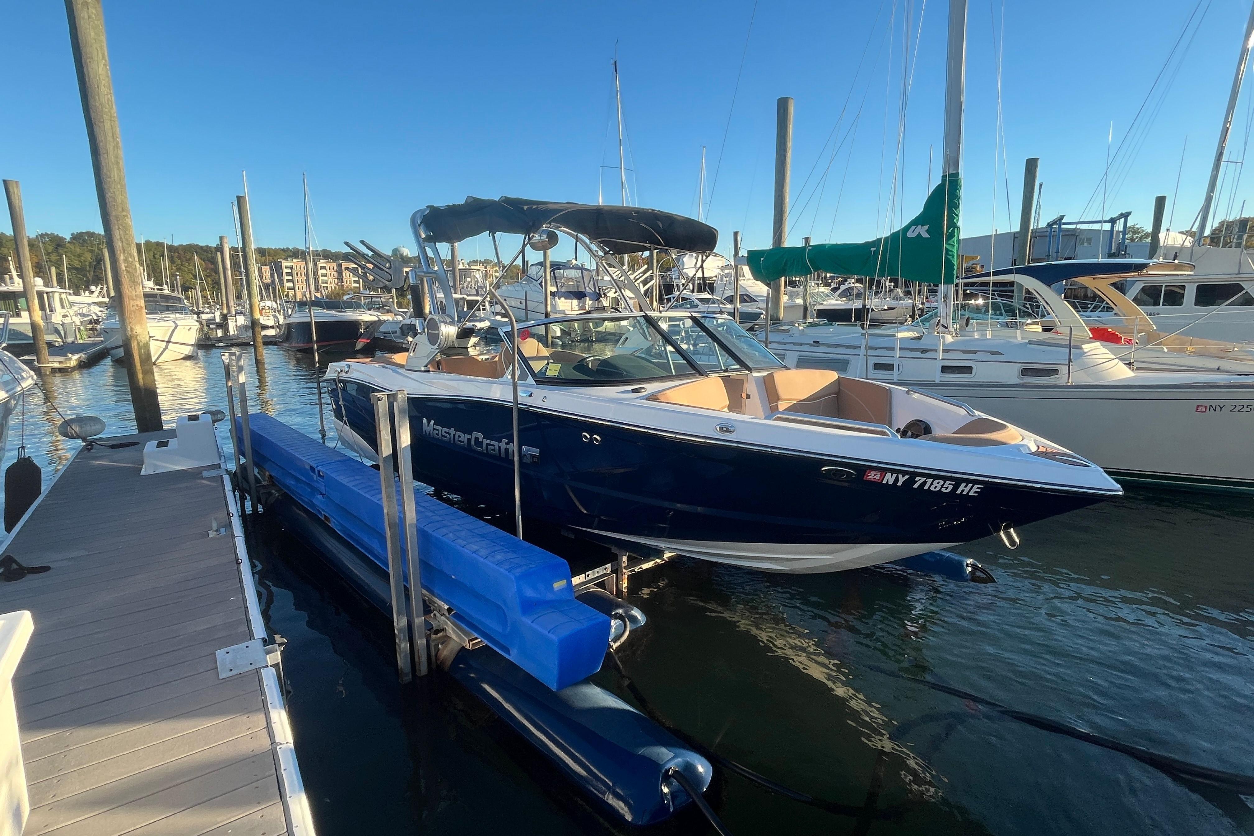 2021 MasterCraft XT21