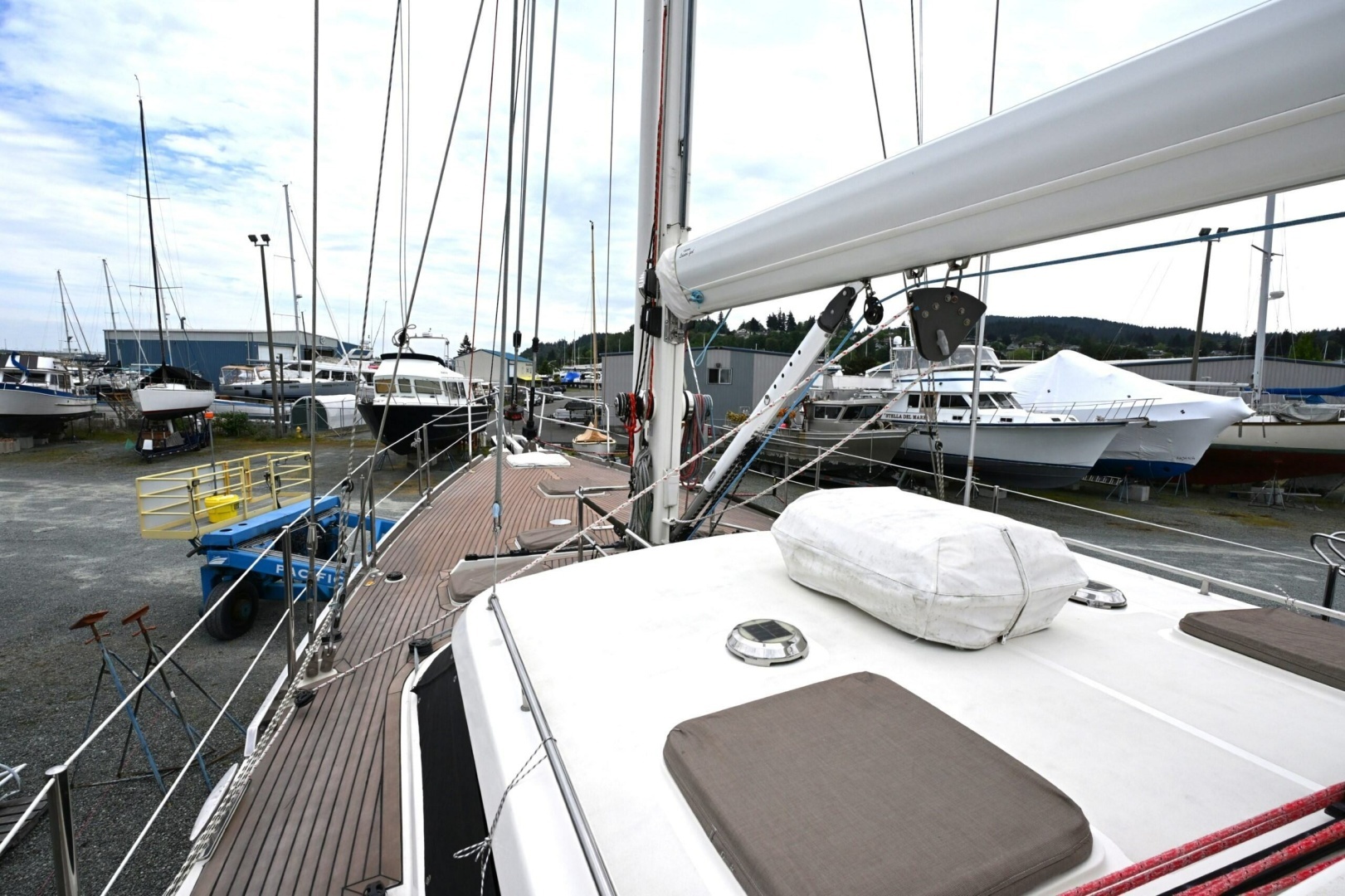 2006 Waterline 50 - Image 10