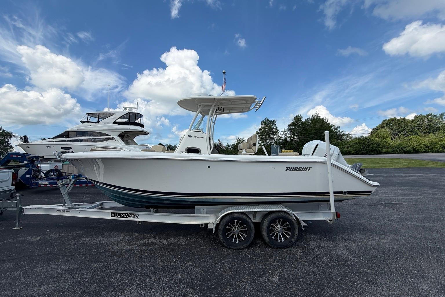 2020 Pursuit C 238 Center Console