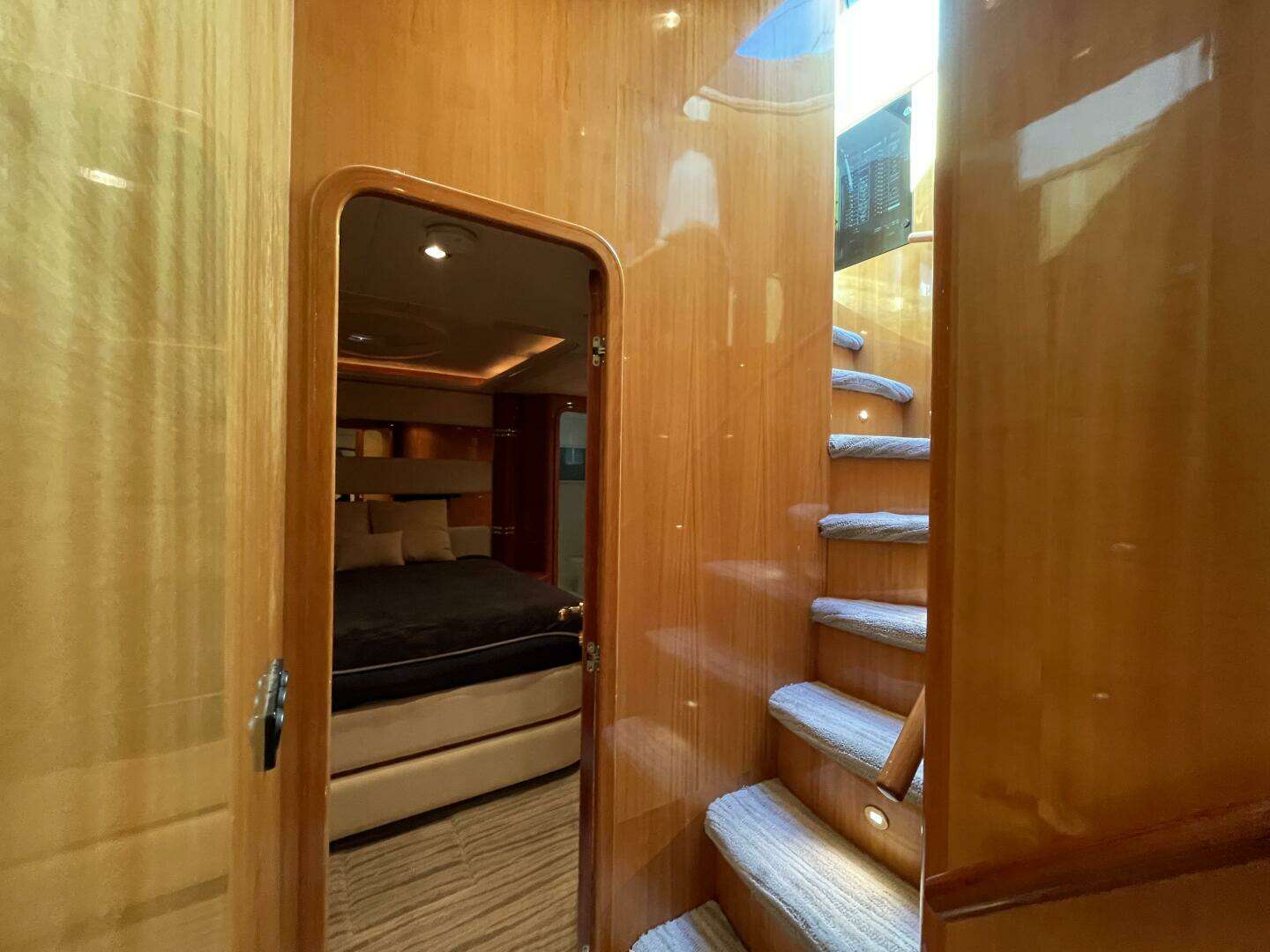 1999 Horizon 70 MY - Image 25