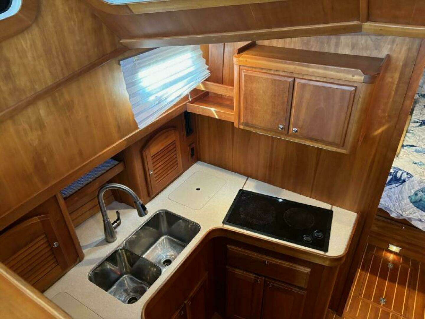 2004 Sabreline 36 Sedan - Image 44
