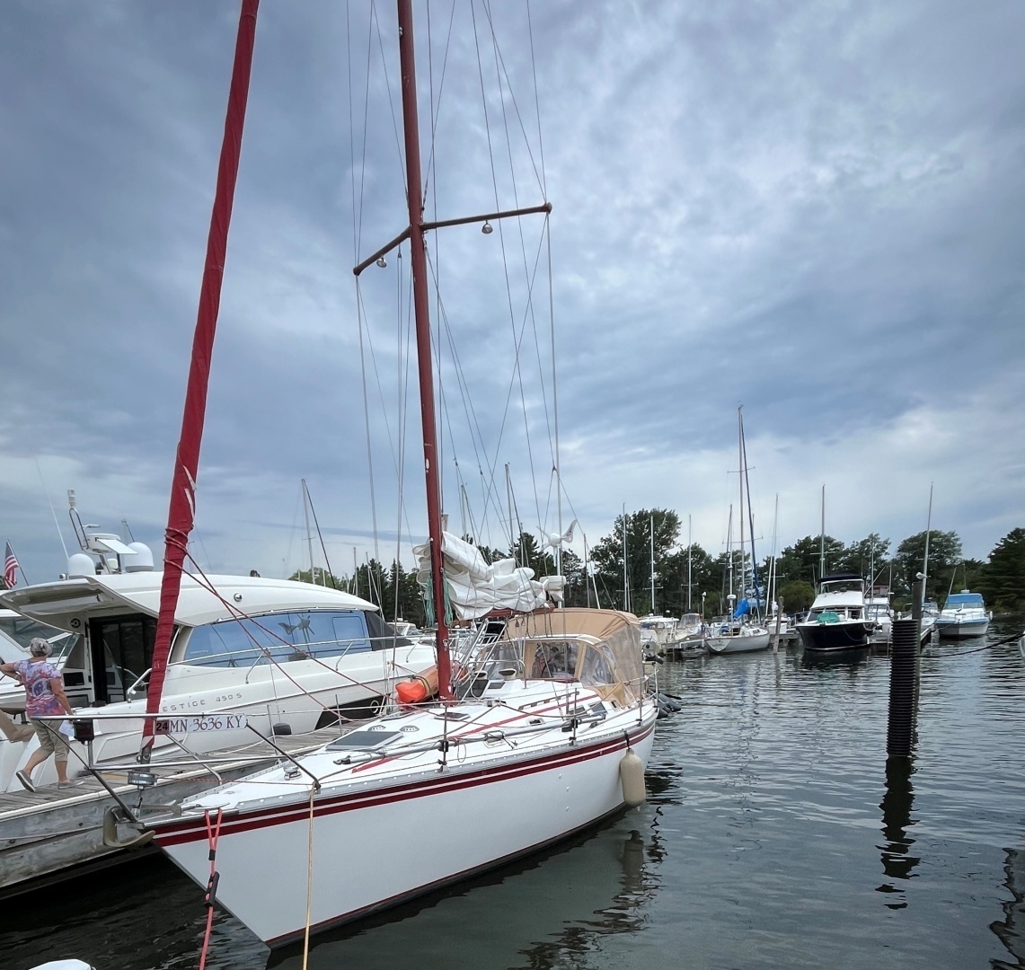 1983 Hunter 34 - Image 7