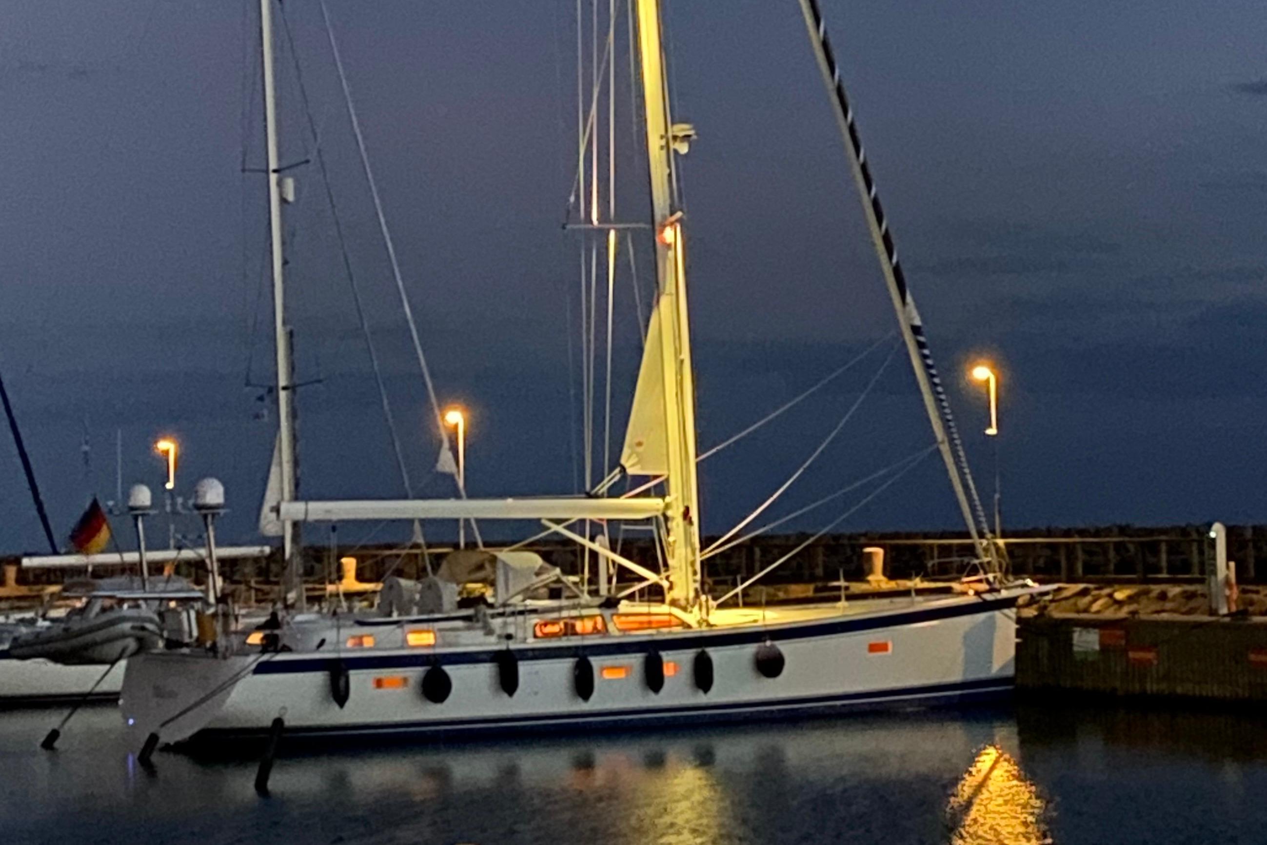 2022 Hallberg-Rassy 57