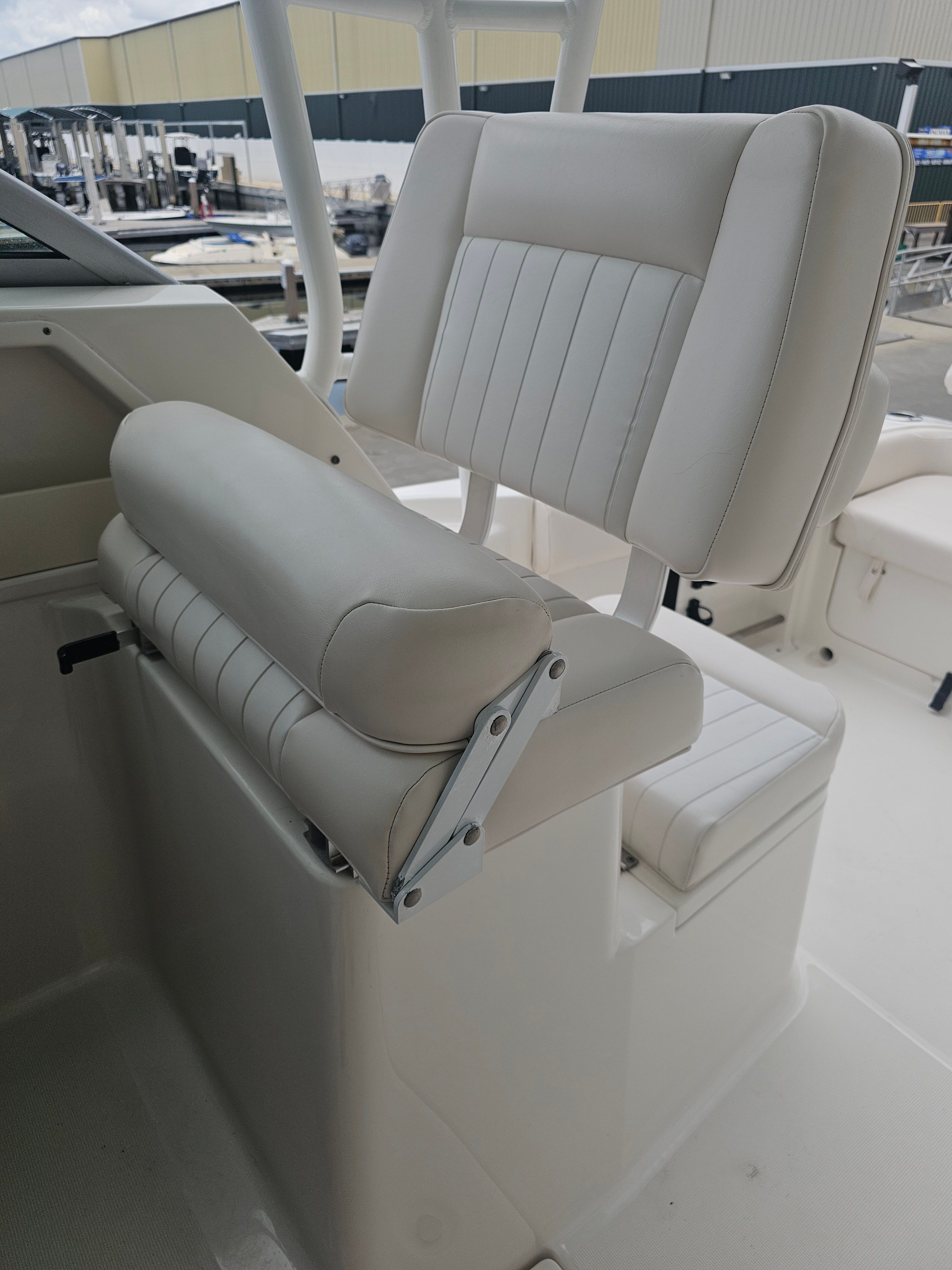 2017 Robalo R265 Walkaround - 11