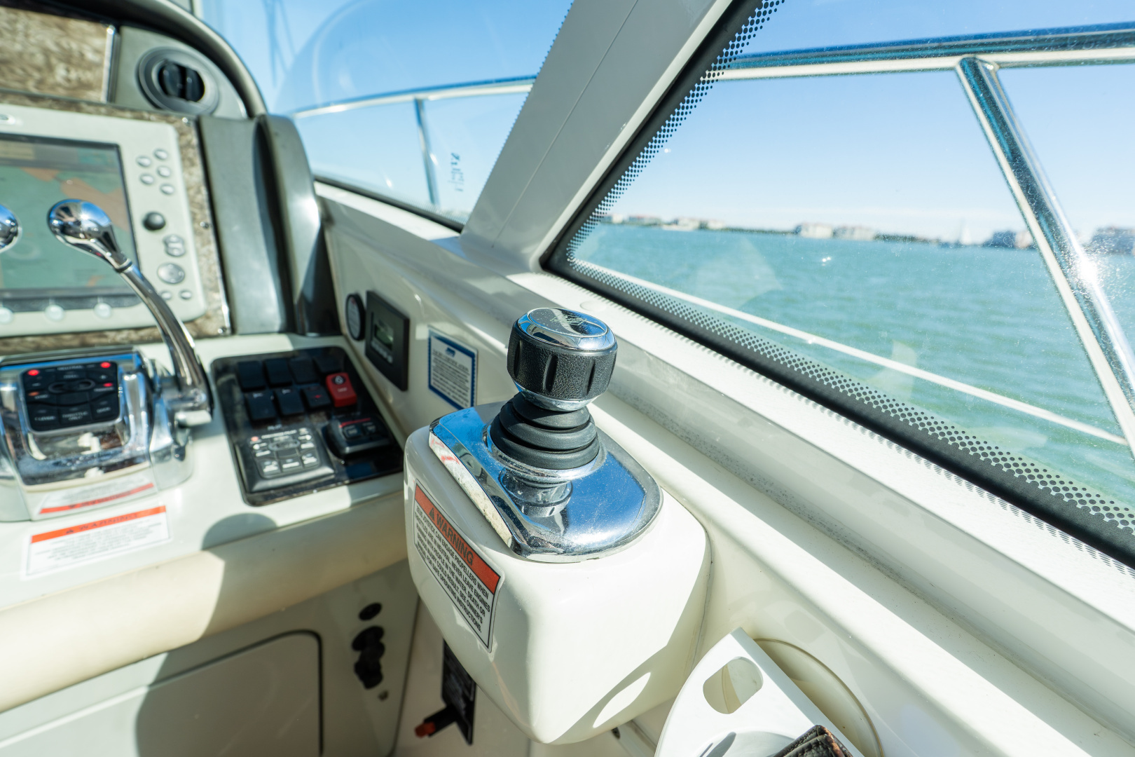 2010 Sea Ray 50 SUNDANCER - Image 32