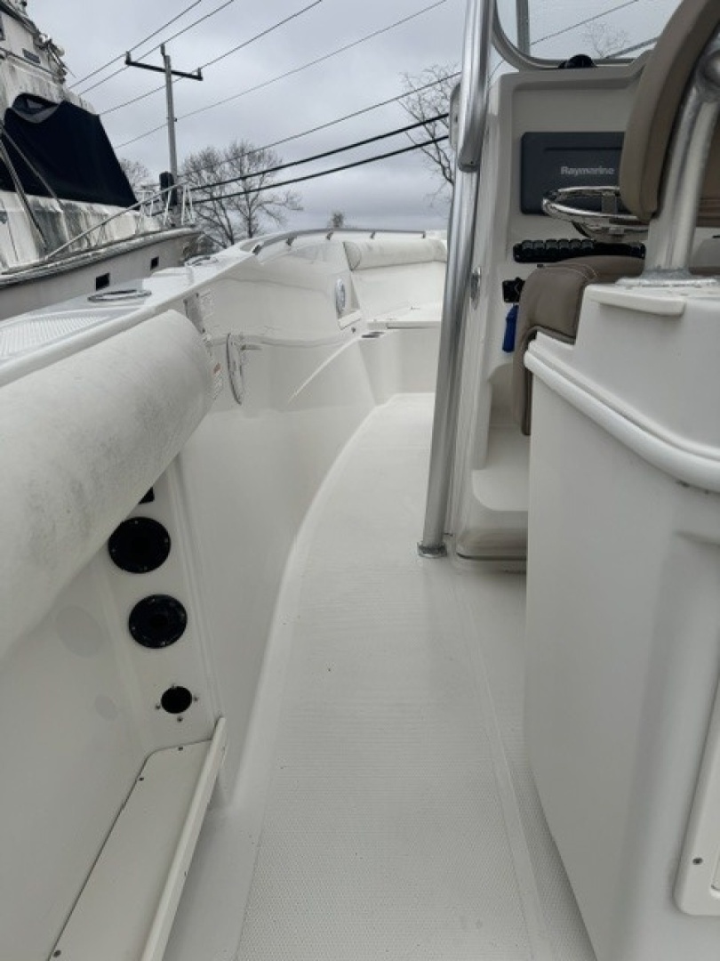 2013 Sailfish 290 CC - Image 11