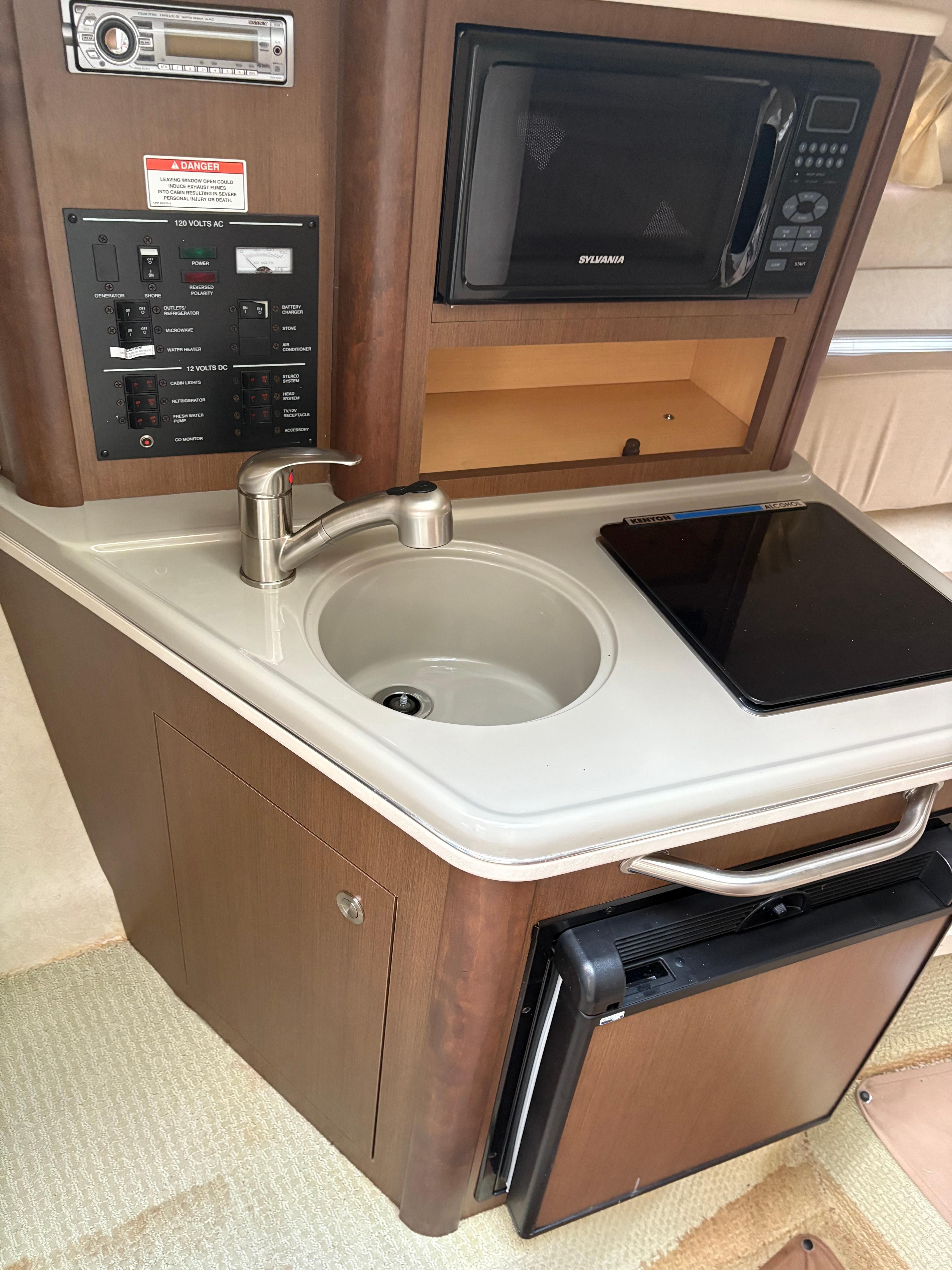 2013 Sea Ray 240 Sundancer - 10