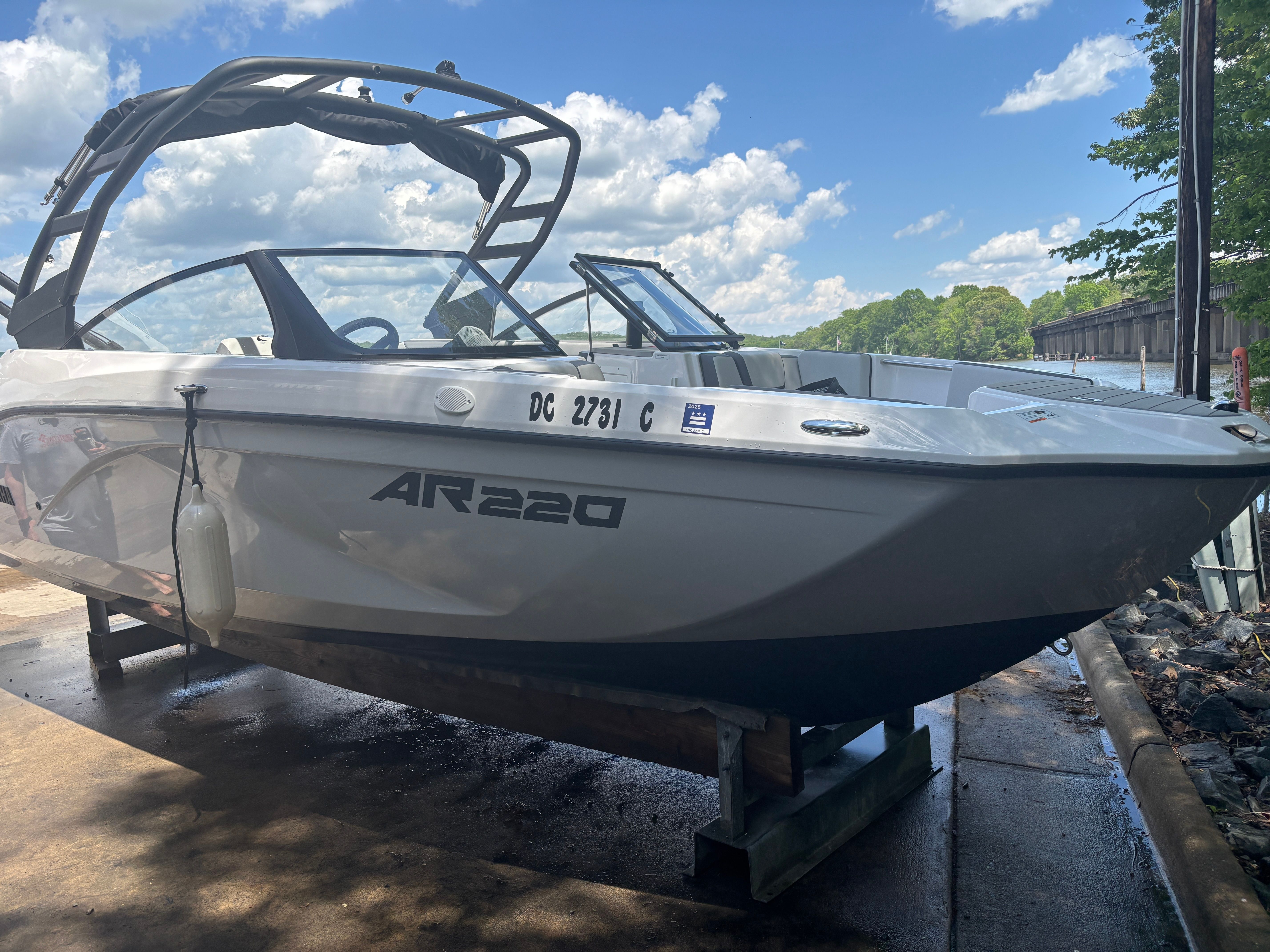 2023 Yamaha Boats AR220 - 3