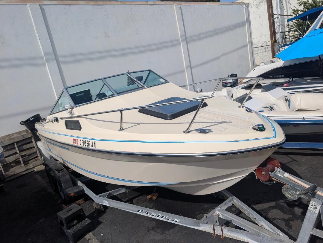 1984 Invader 20V CUDDY