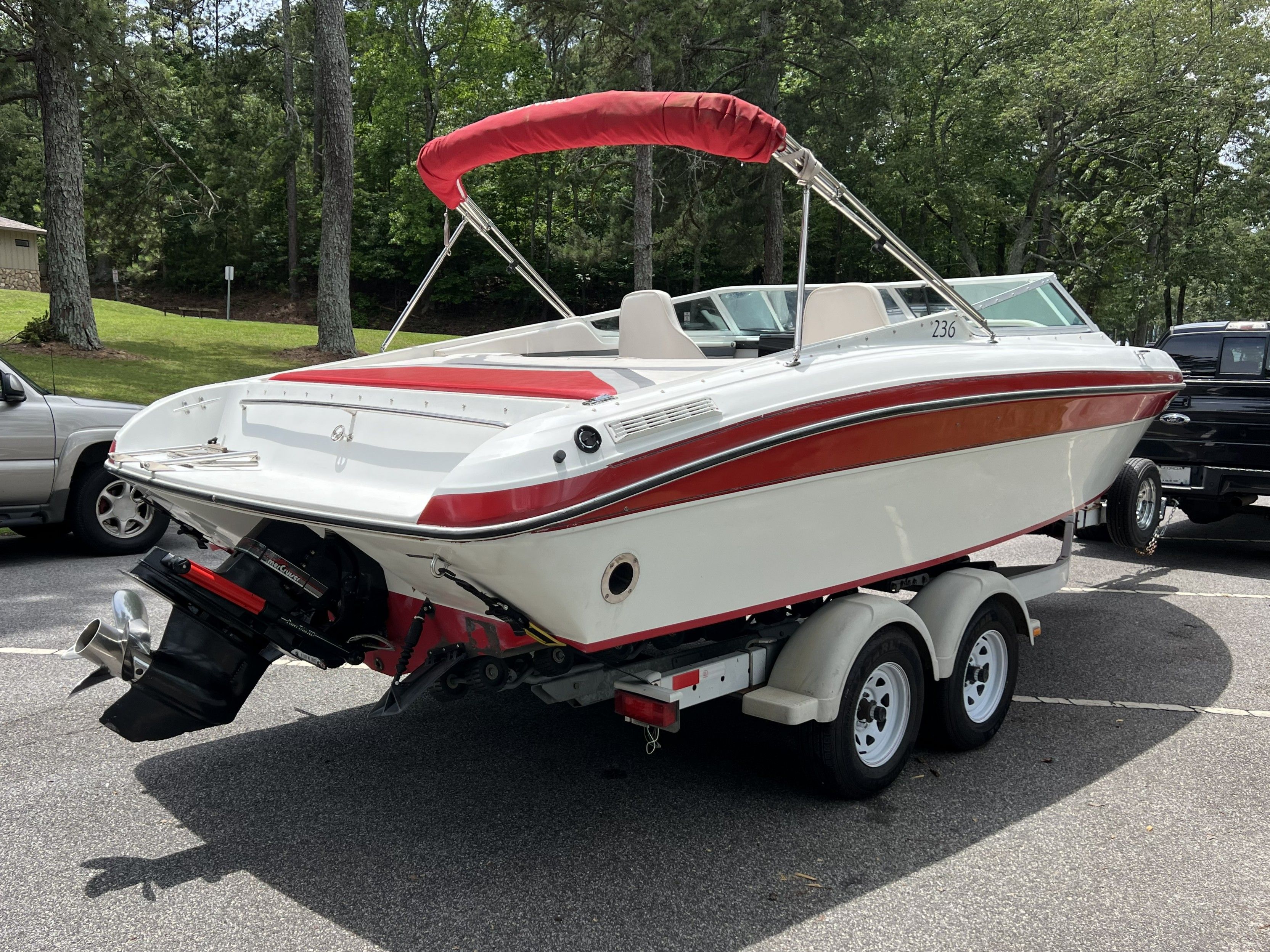 1990 Rinker 236 Sport Cuddy - 3