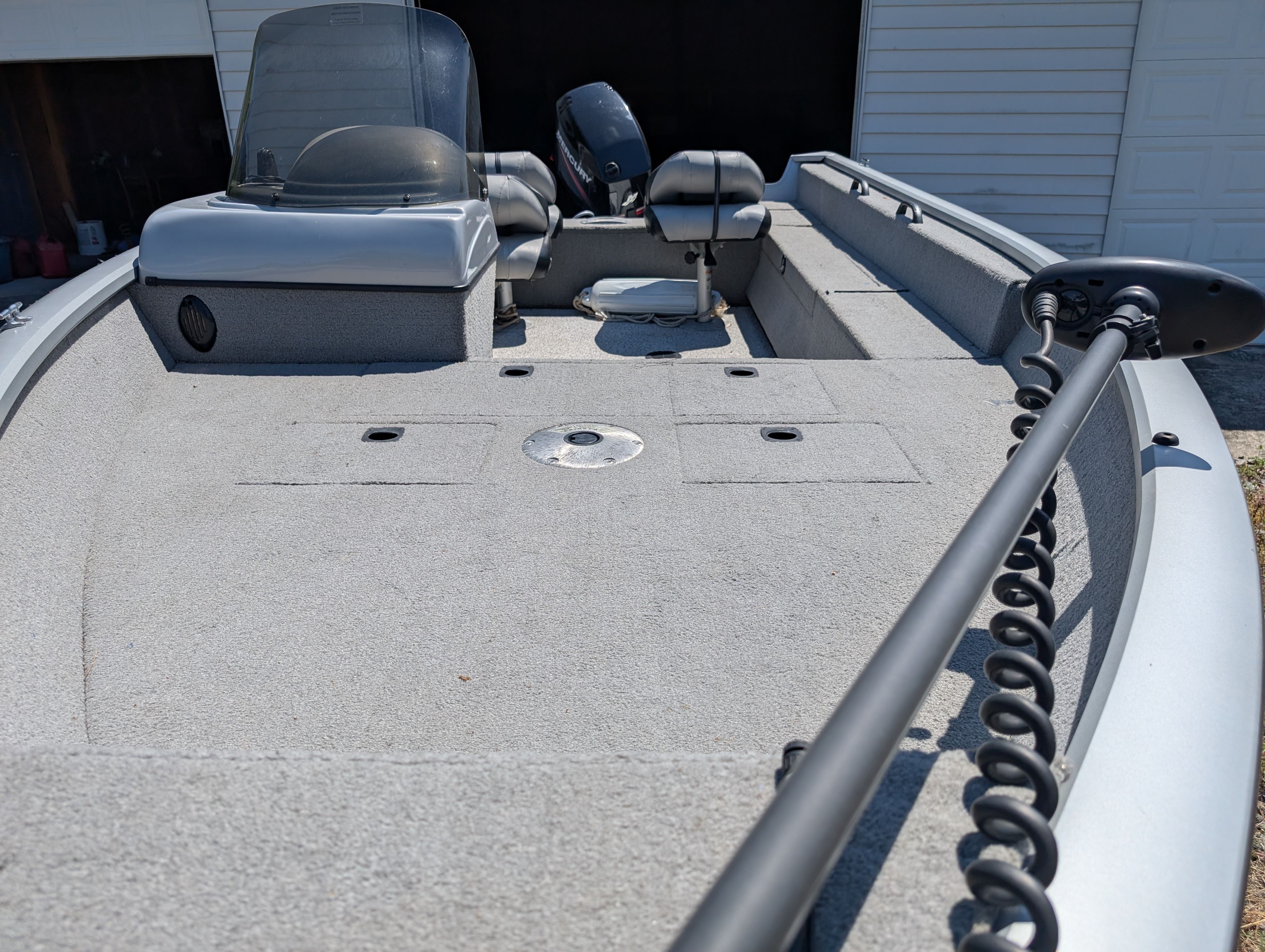 2009 Tracker Pro Guide V16 SE boat with gray deck.