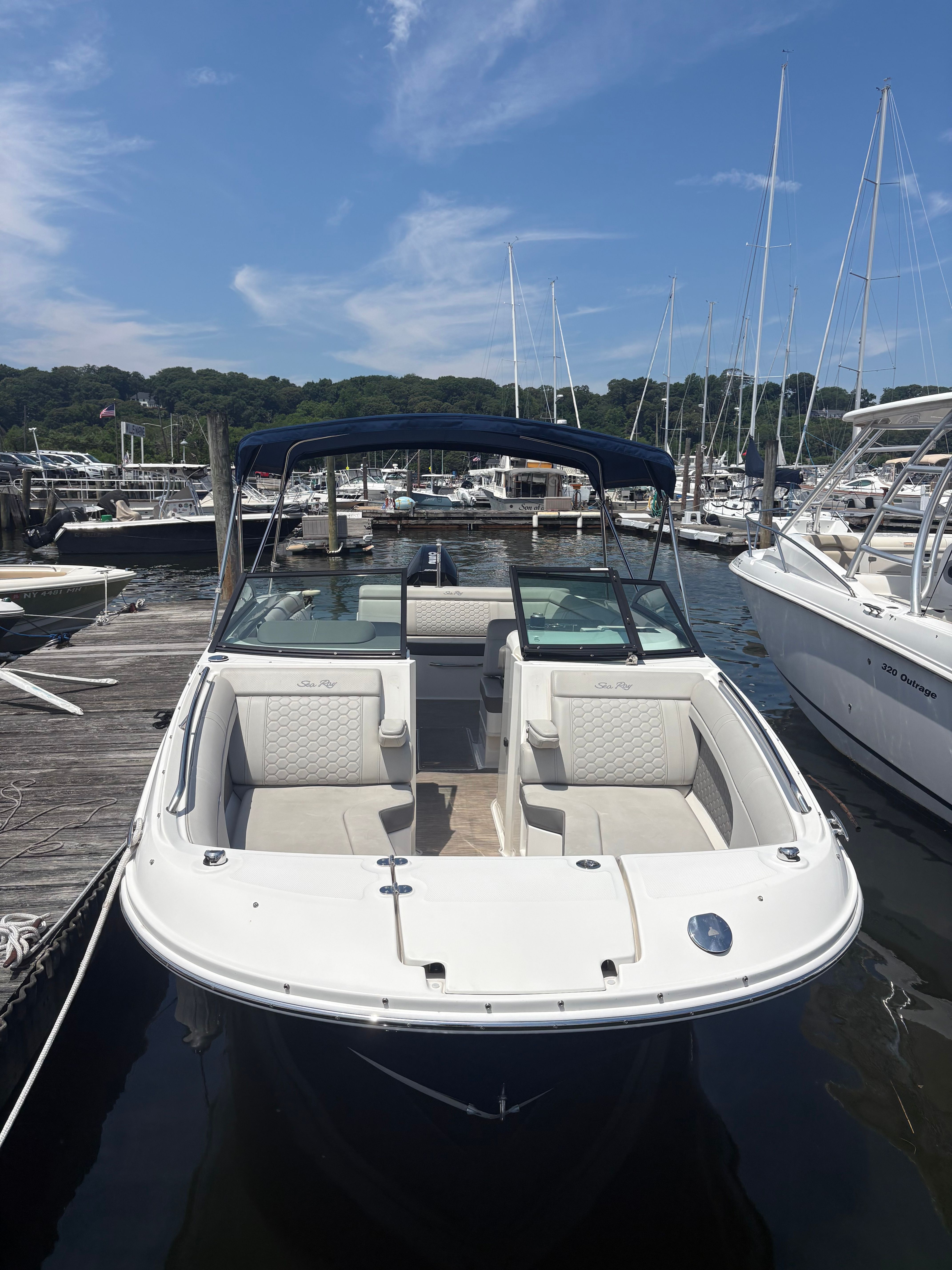 2022 Sea Ray SDX 270 Outboard