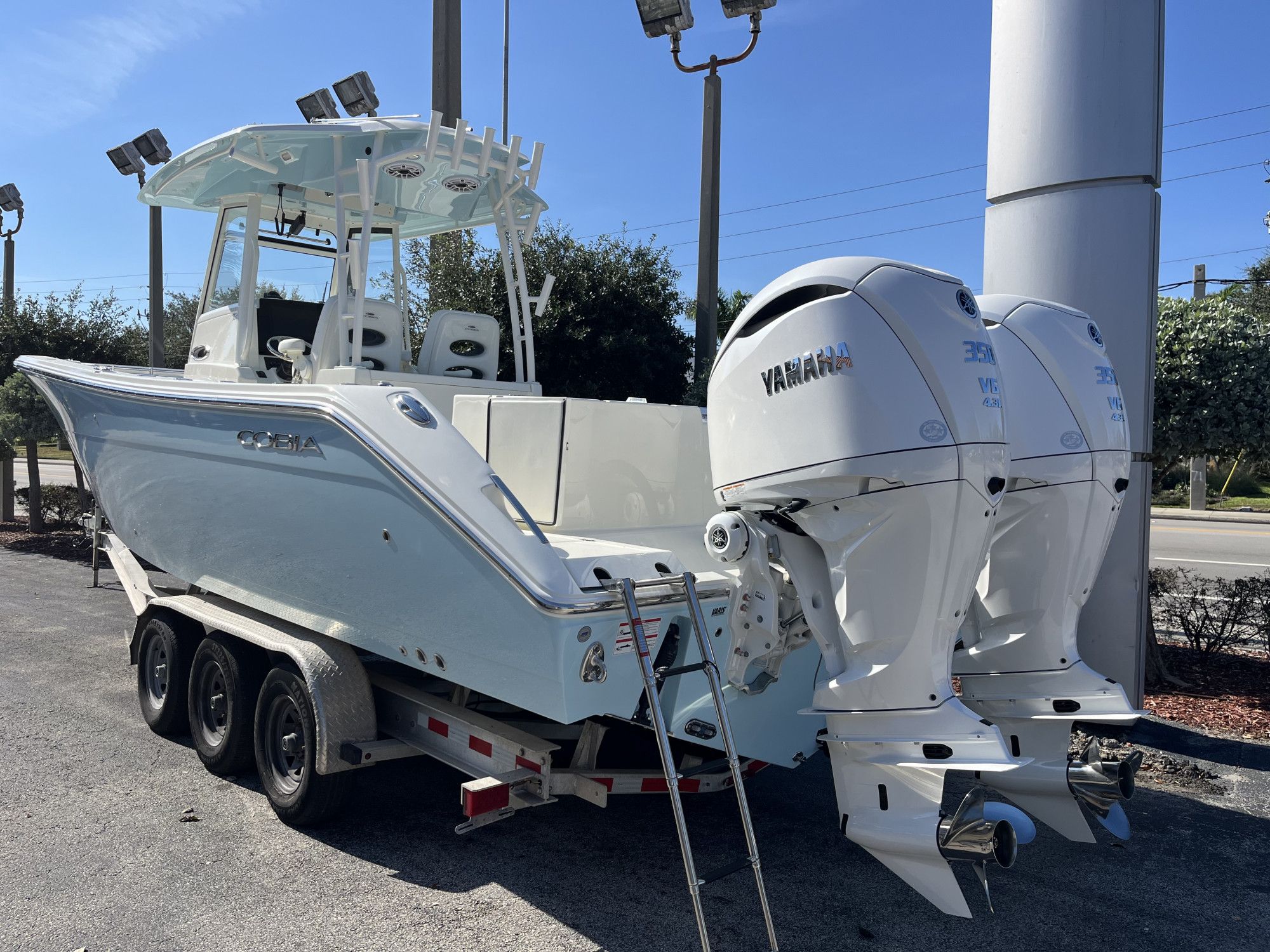 2026 Cobia 320 Center Console - 4