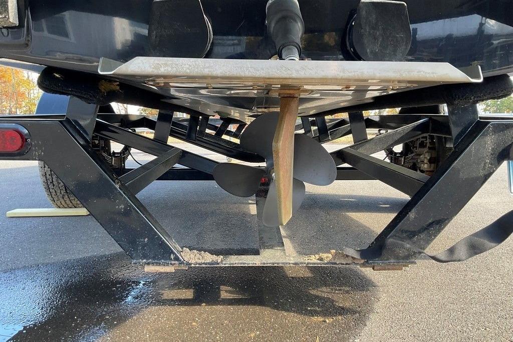 2015 Moomba Outback V boat propeller and trailer detail.