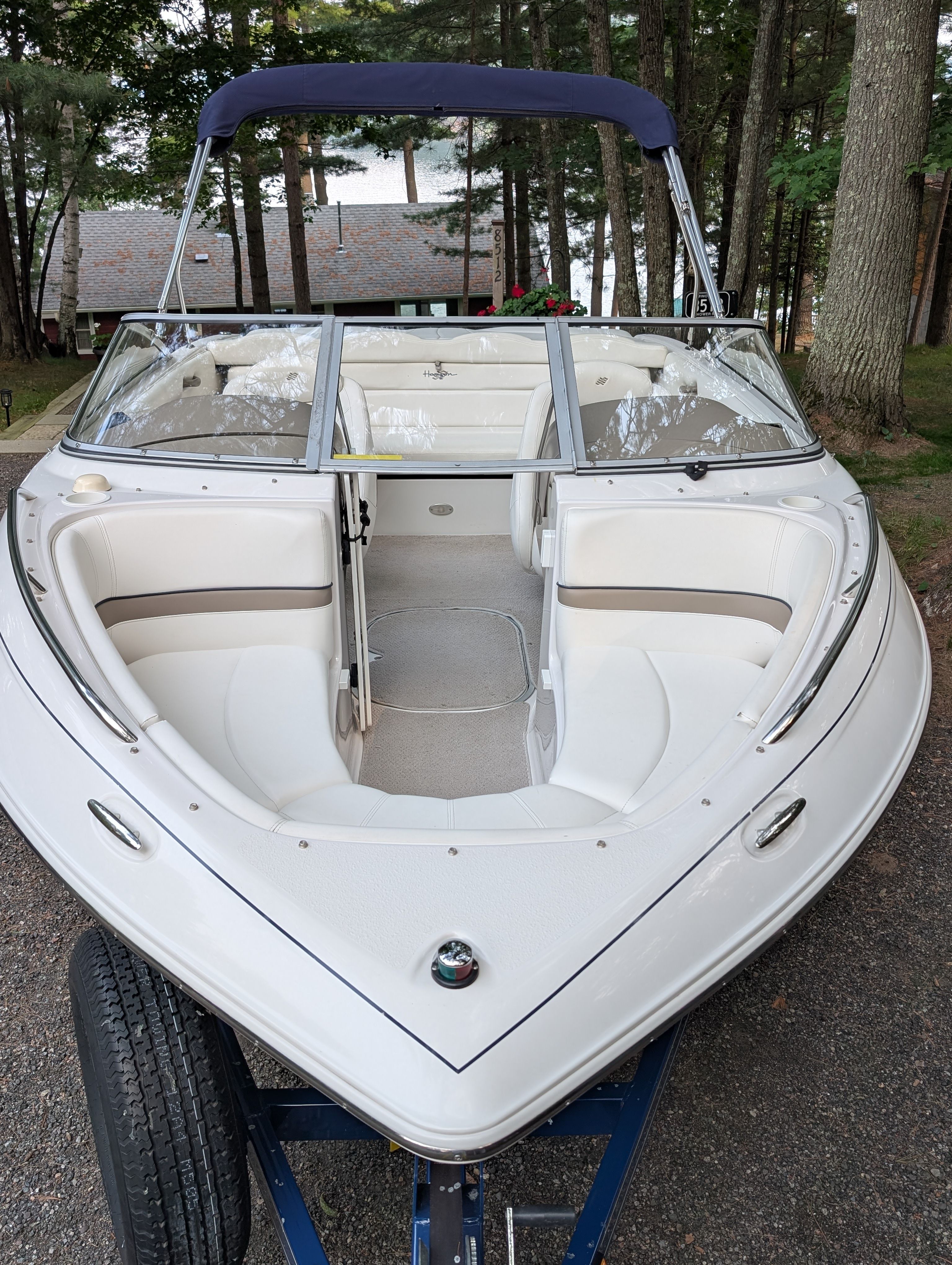 2004 Four Winns 190 Horizon with a white hull and beige interior, on a trailer.