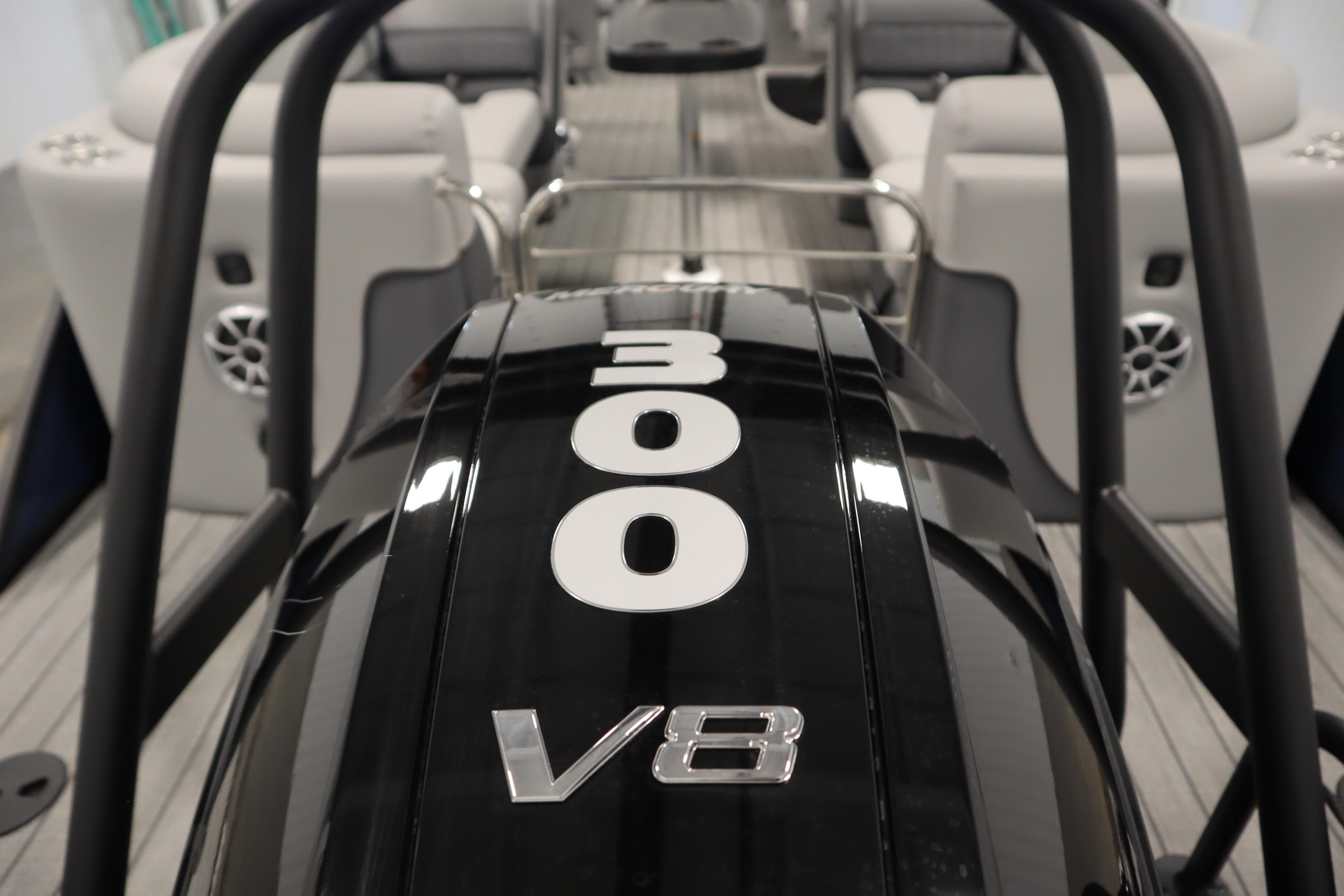 2025 Bentley Pontoons Elite 253 Admiral Tri-toon with powerful 300 V8 engine.