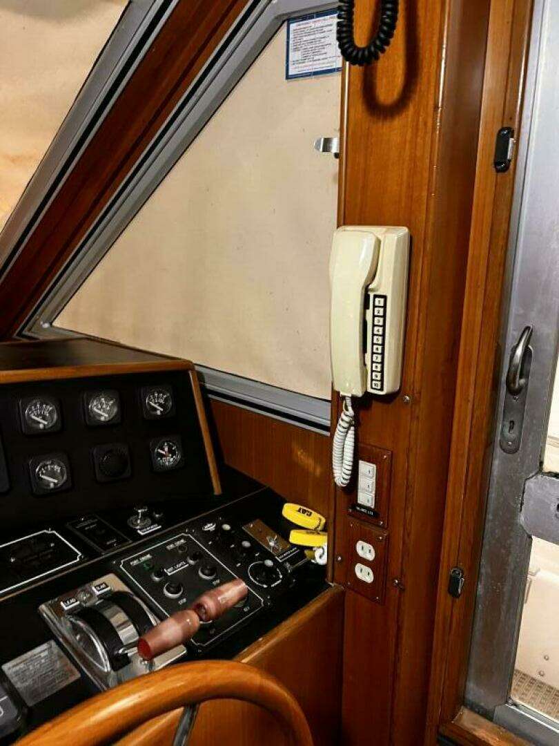 1989 Hi-Star 48 Sundeck - Image 20