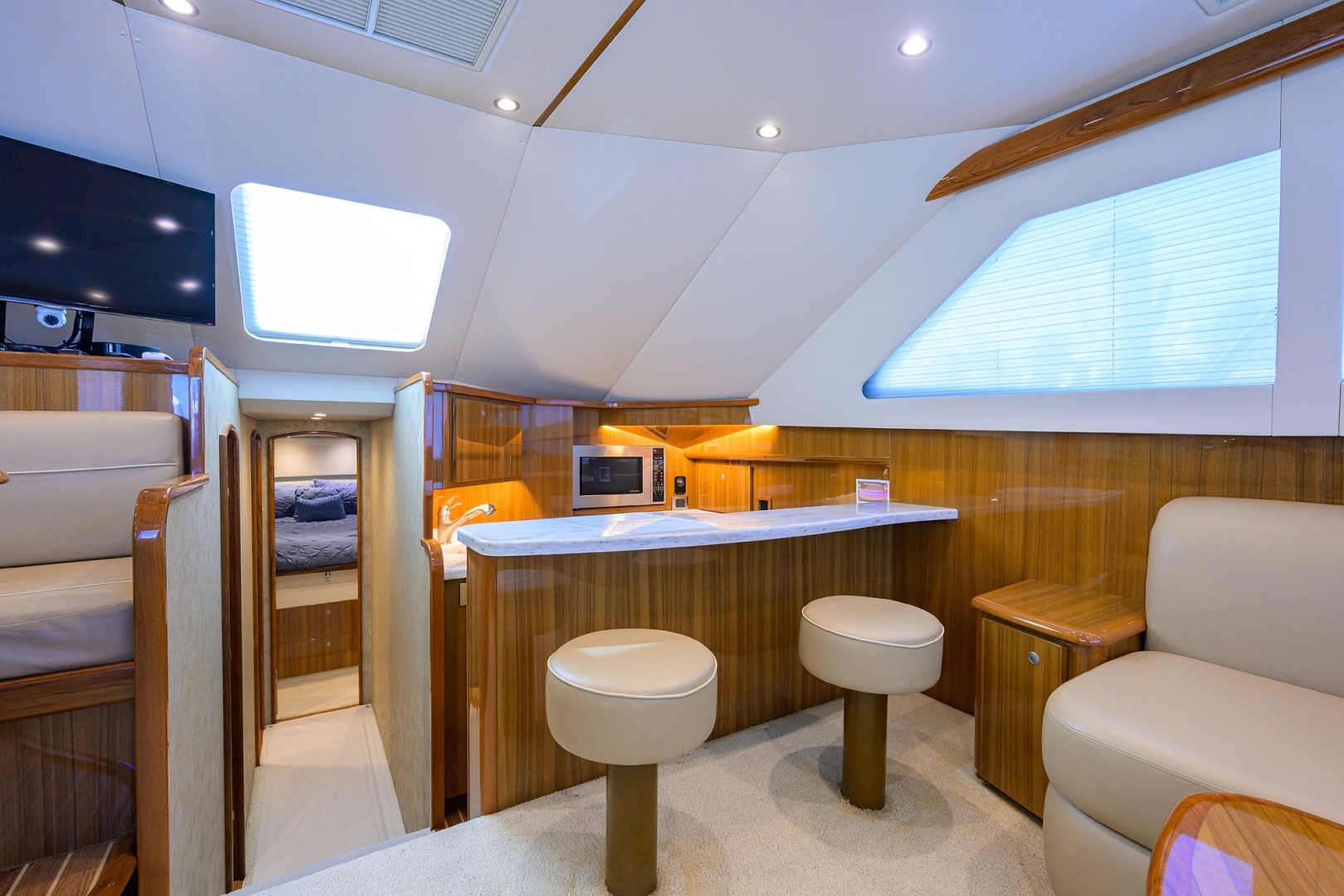 2015 Viking 42 Convertible - Image 8