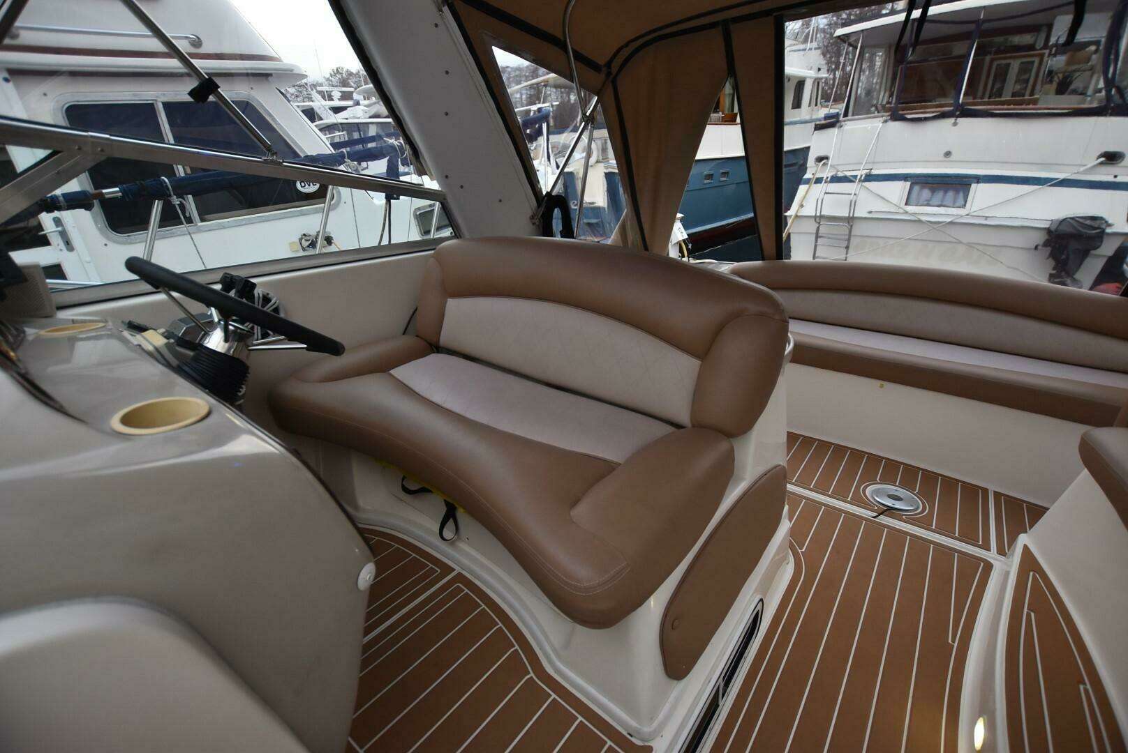 2000 Rinker 342 Fiesta Vee - Image 6