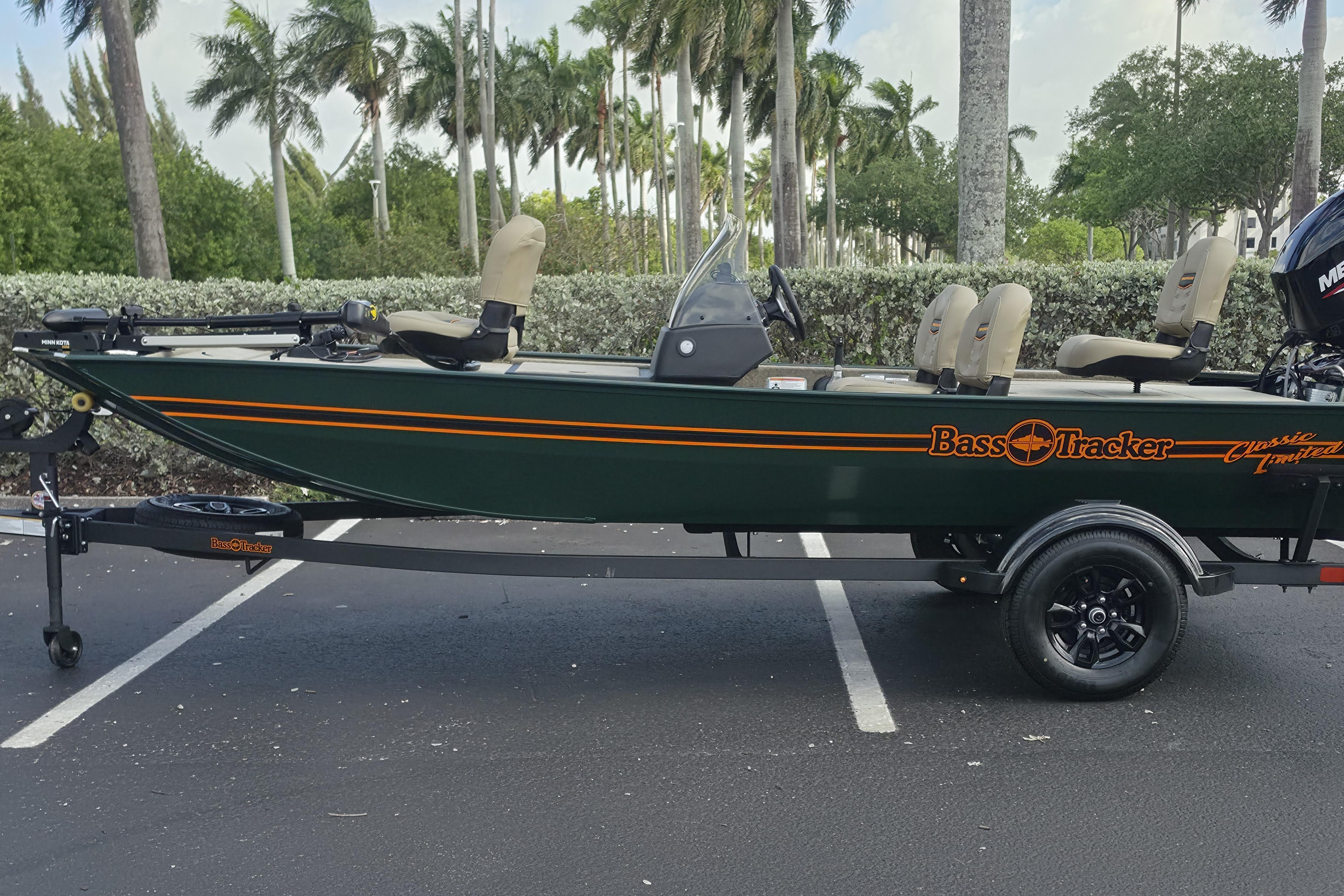 2026 Tracker Bass Tracker Classic Limited