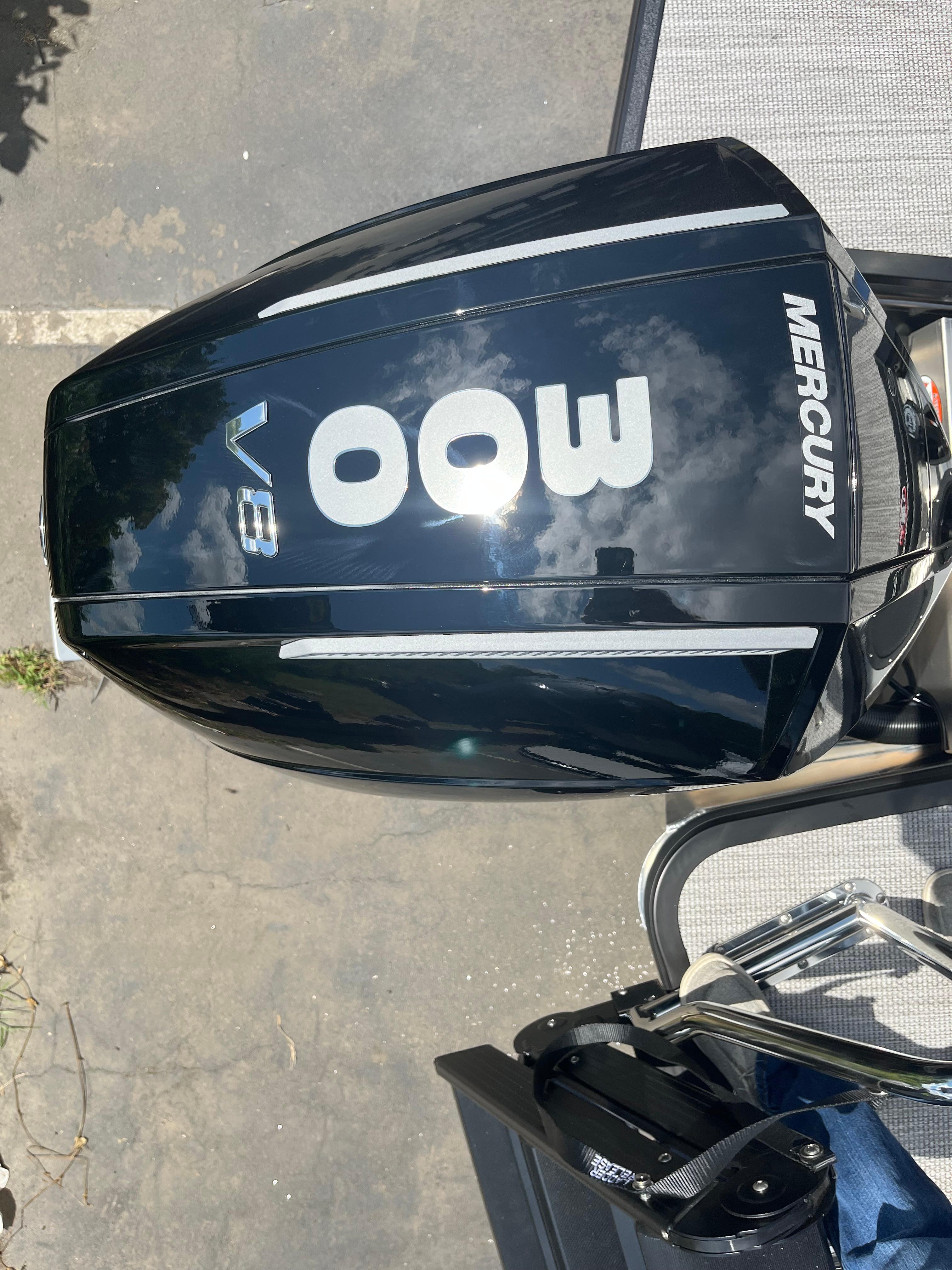 Mercury 300 V8 outboard engine on Harris Grand Mariner 230, 2026 model.