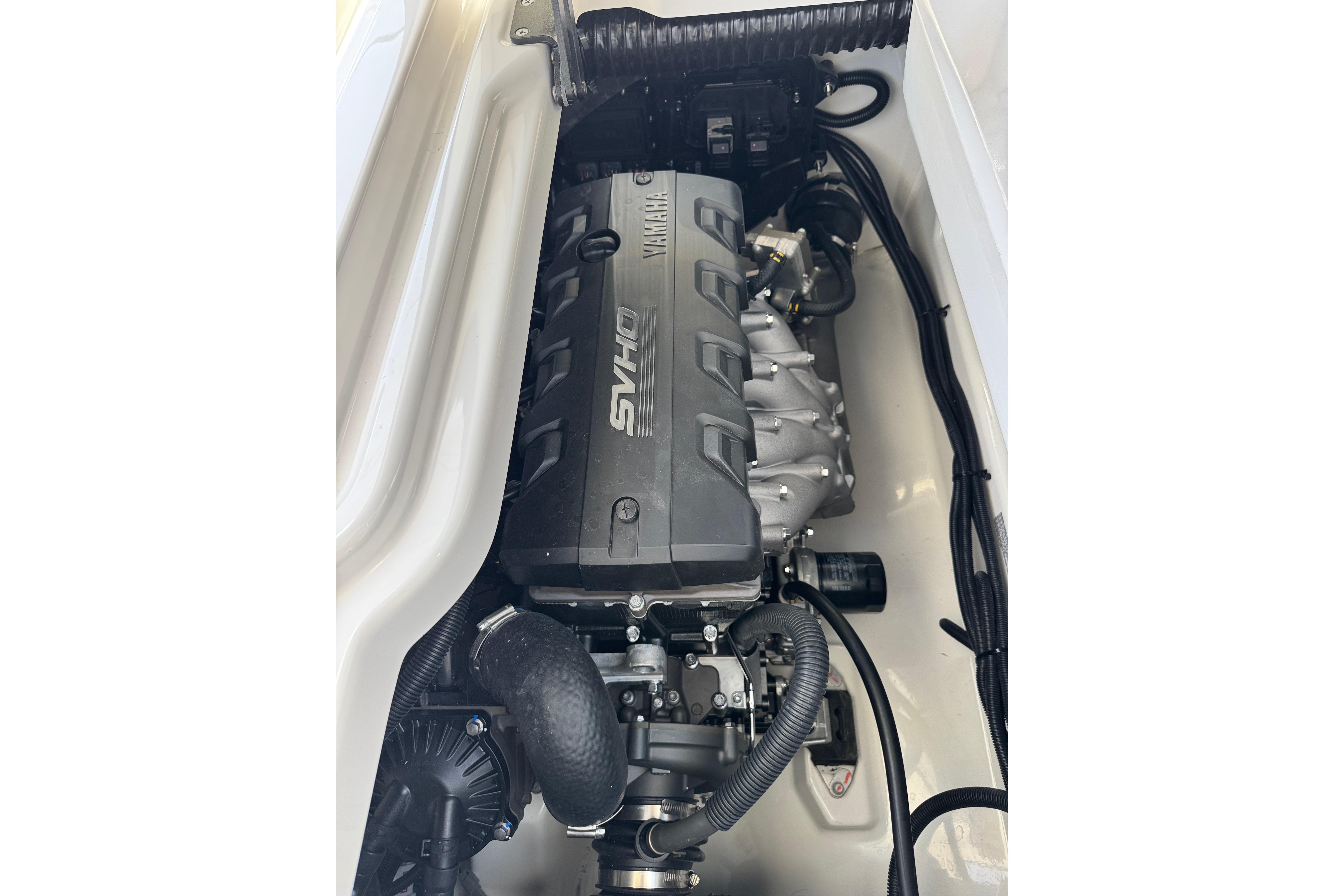 2026 Yamaha Boats 275SD engine compartment showcasing SVHO engine.