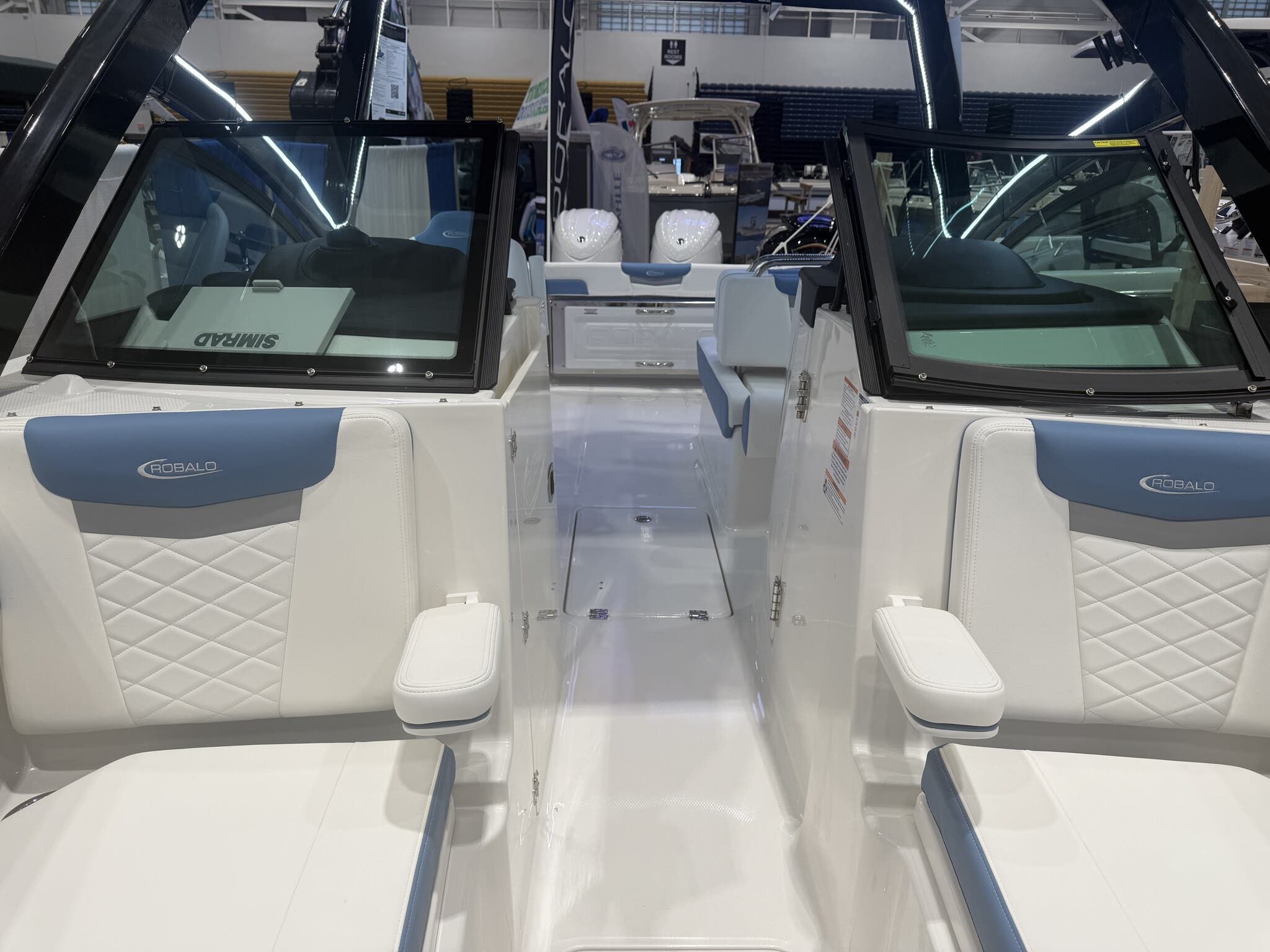 2026 Robalo Dual Console R 257 - 13