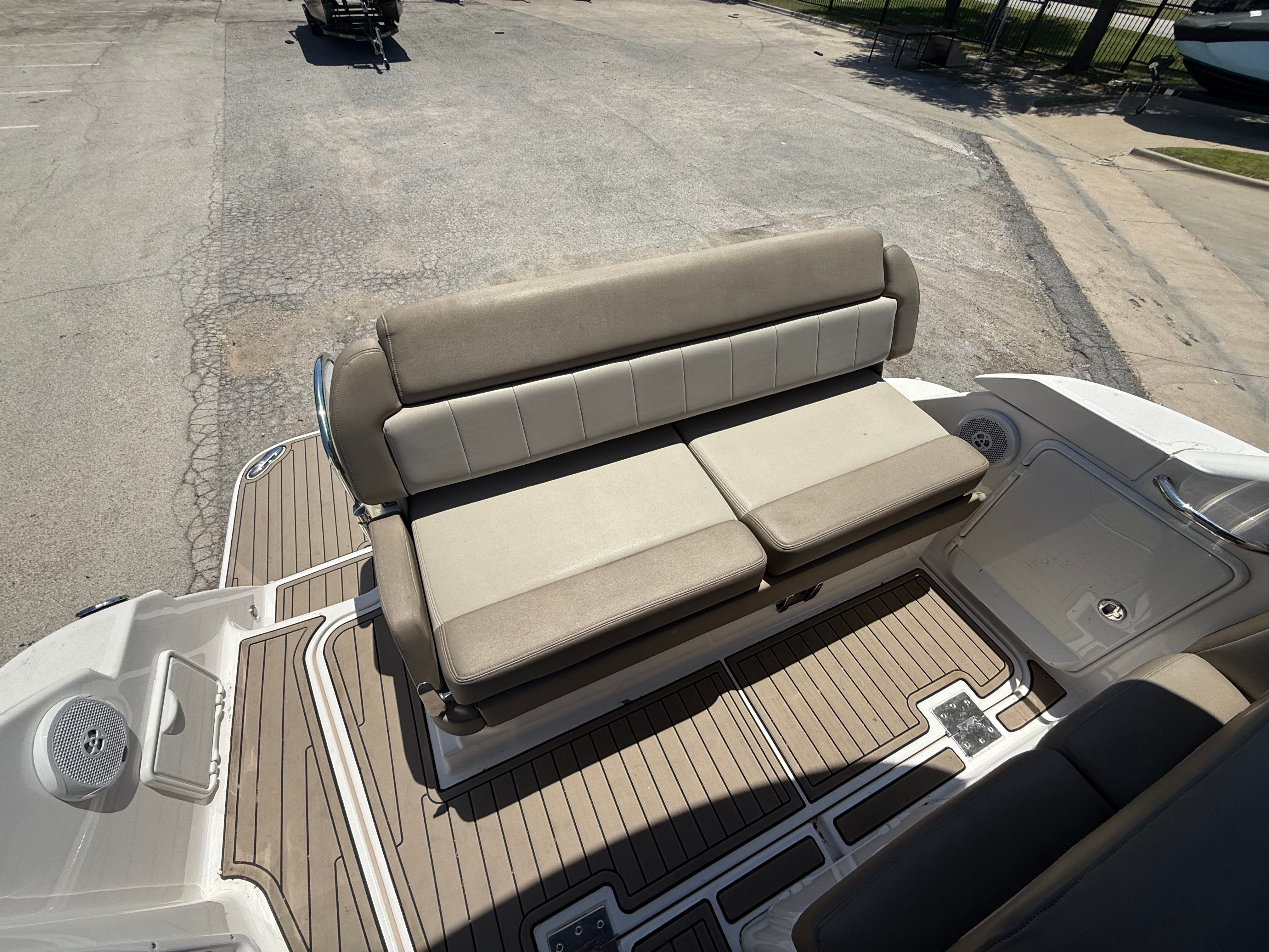 2015 REGAL 30 EXPRESS - Image 13