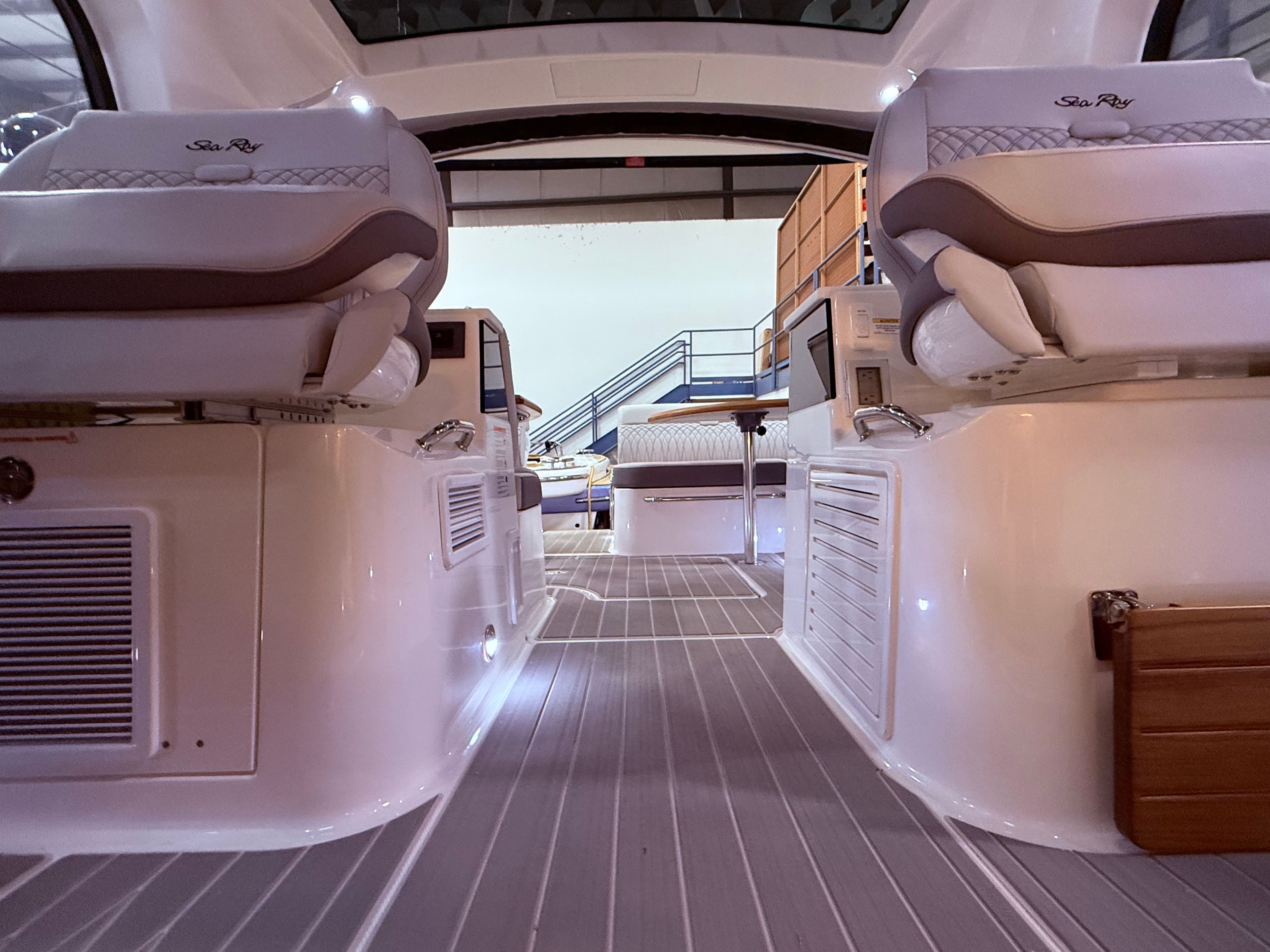 2026 Sea Ray Sundancer 370 - 30
