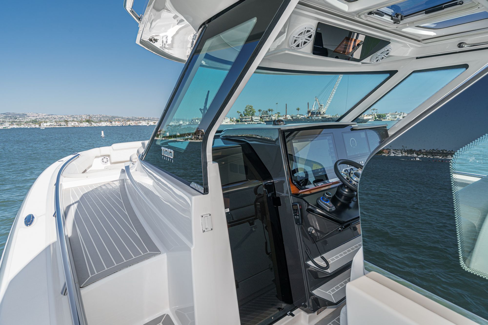 2023 Tiara Yachts 48 LS - 34