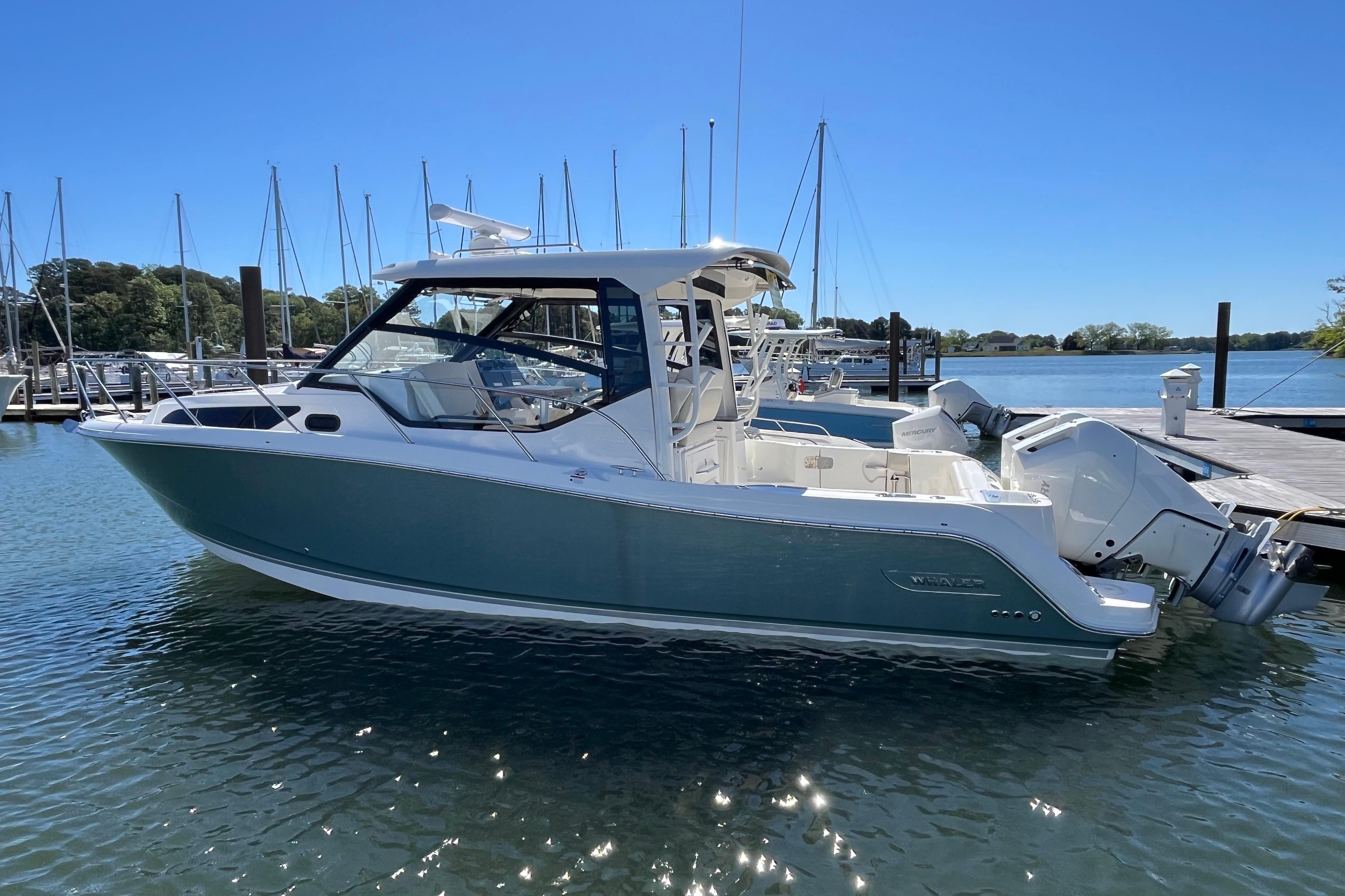 2025 Boston Whaler 325 Conquest
