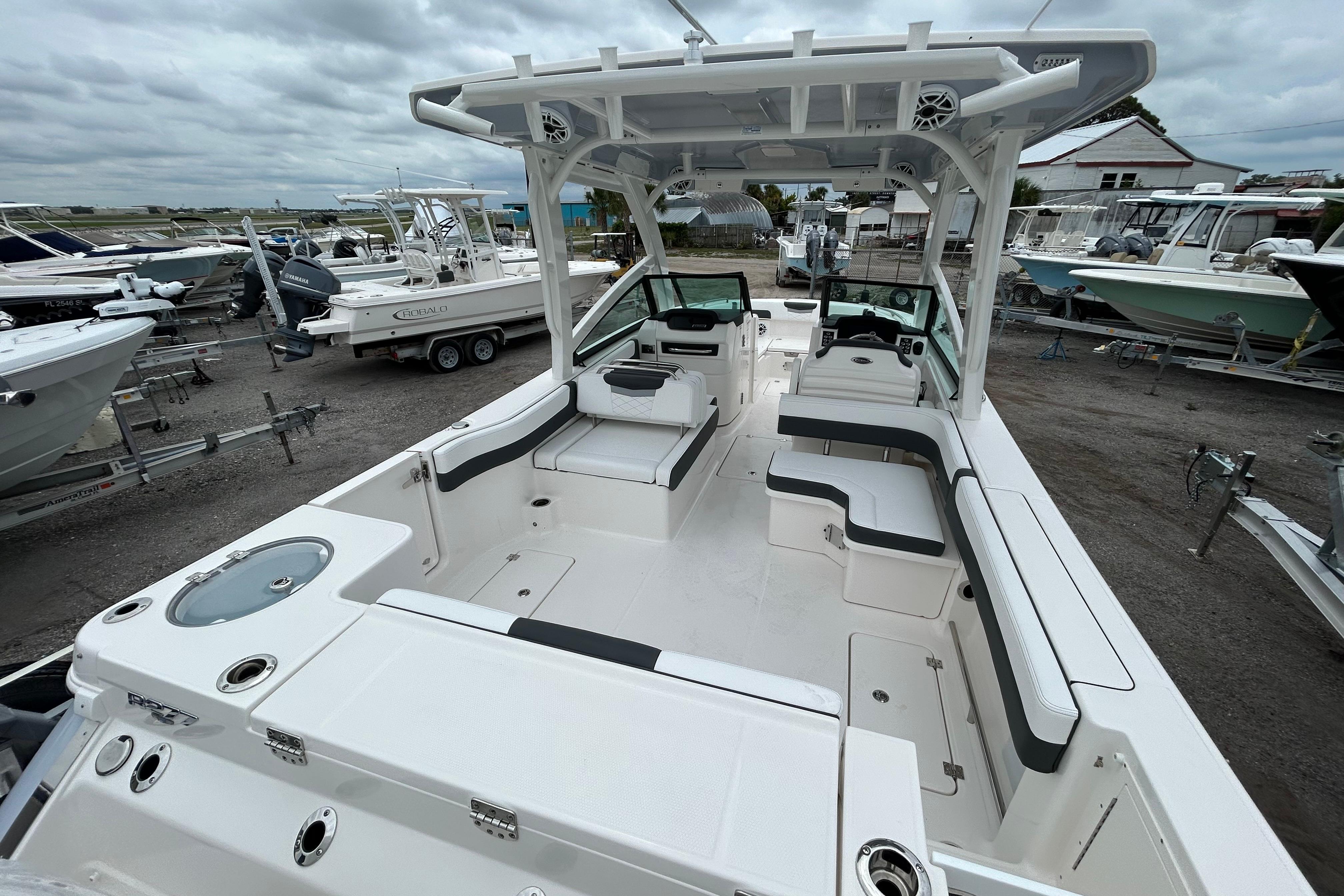 2026 Robalo R277 Dual Console boat with spacious seating and modern design.