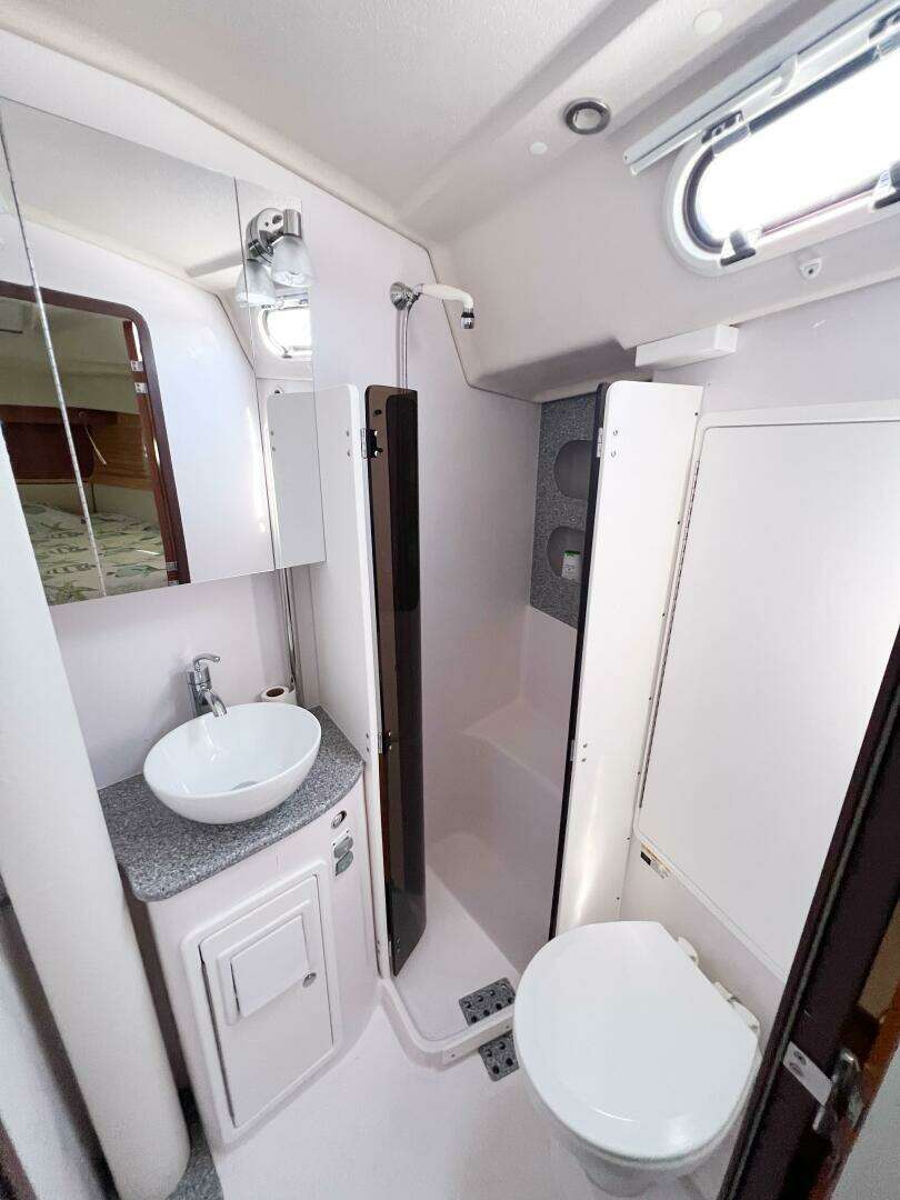 2019 Catalina 425 - Image 15