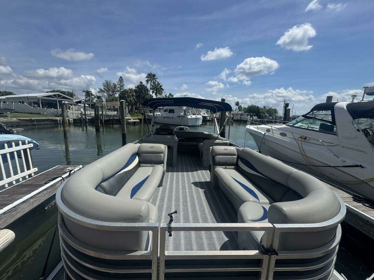2021 Leisure Kraft Prestige 2635 LX Tri-Toon - Image 5