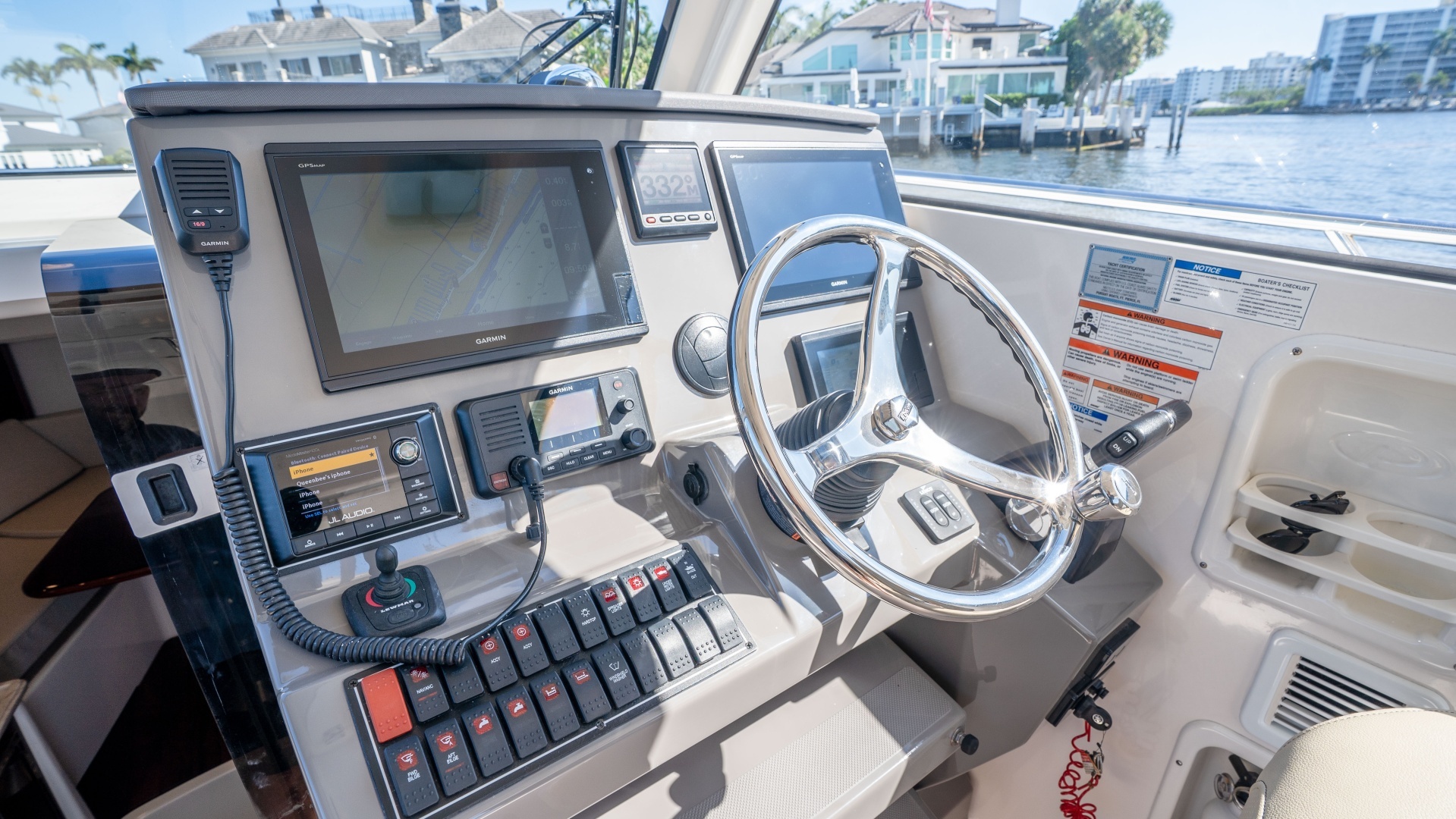 2018 Pursuit 325 OS - Image 25