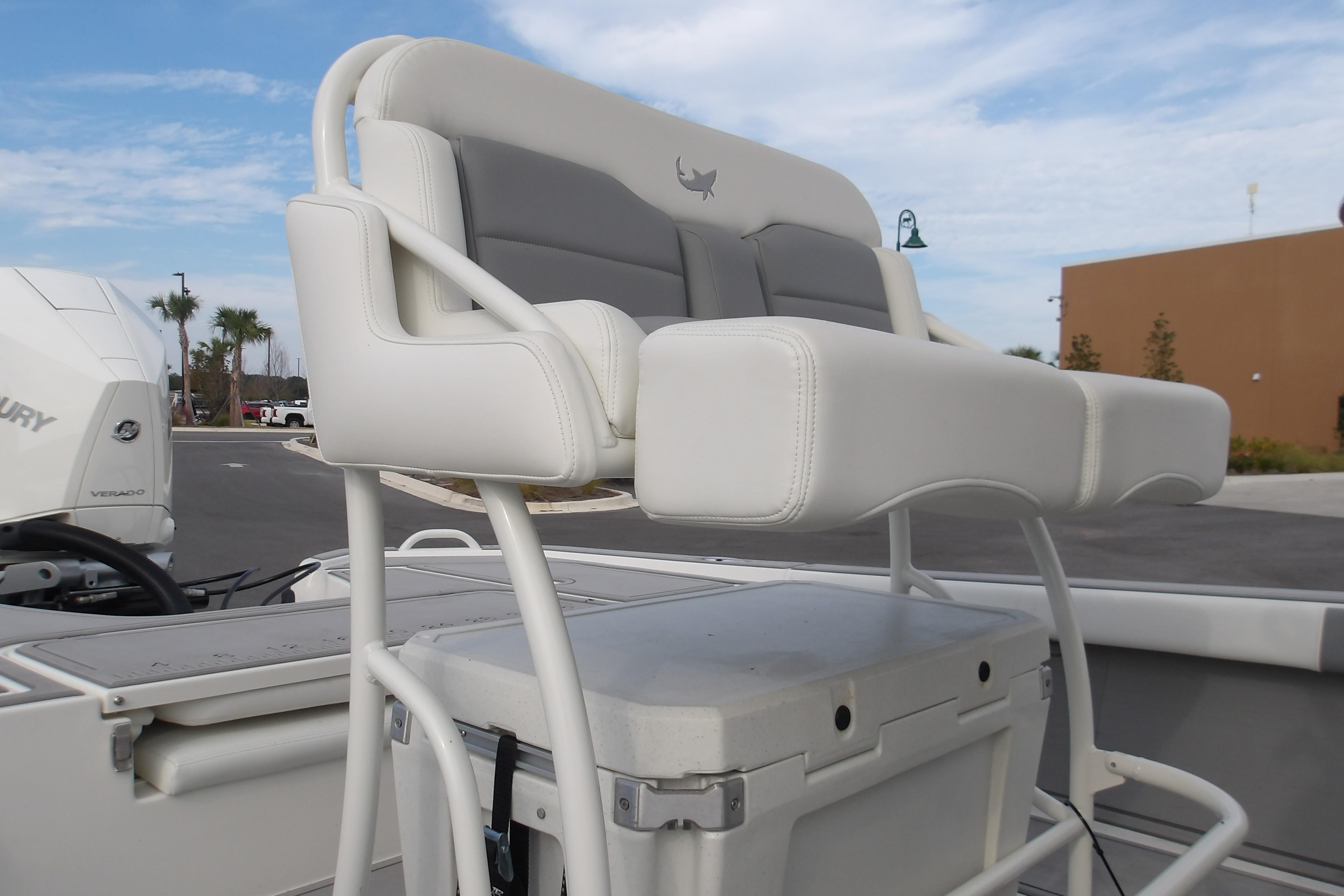 Mako 24 APEX 2026 boat seat with white upholstery and sturdy frame.