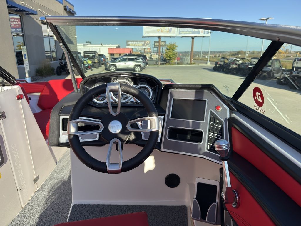 2019 MasterCraft XT22 - 33