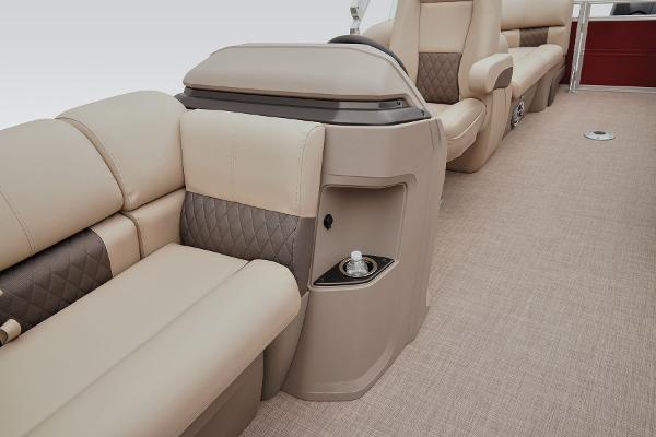 2024 Sun Tracker Party Barge 24 DLX - 30