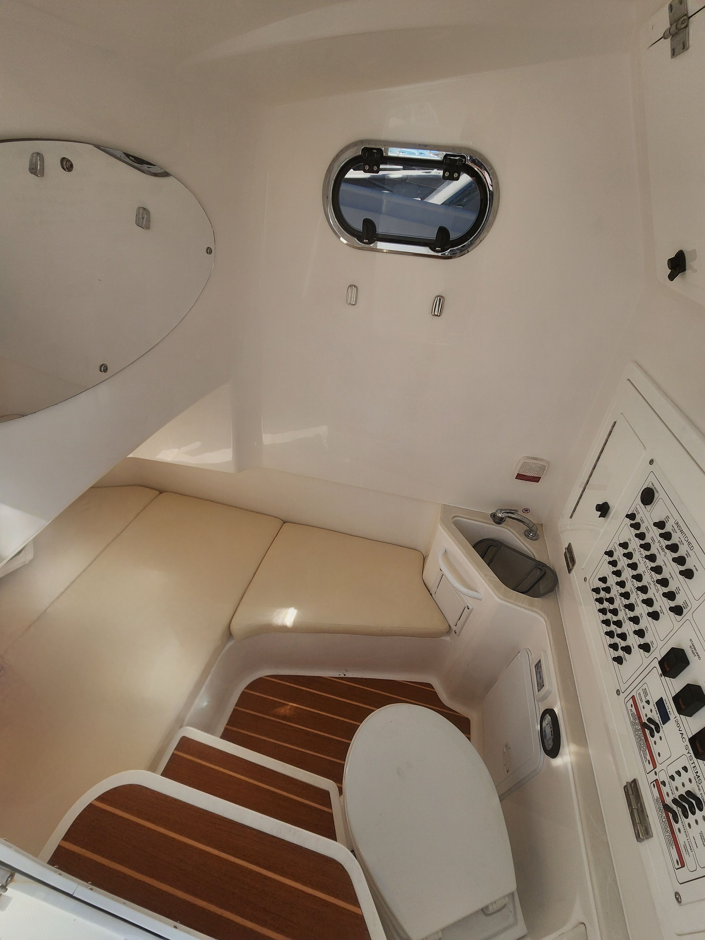 2023 EDGEWATER 285 CC - Image 15