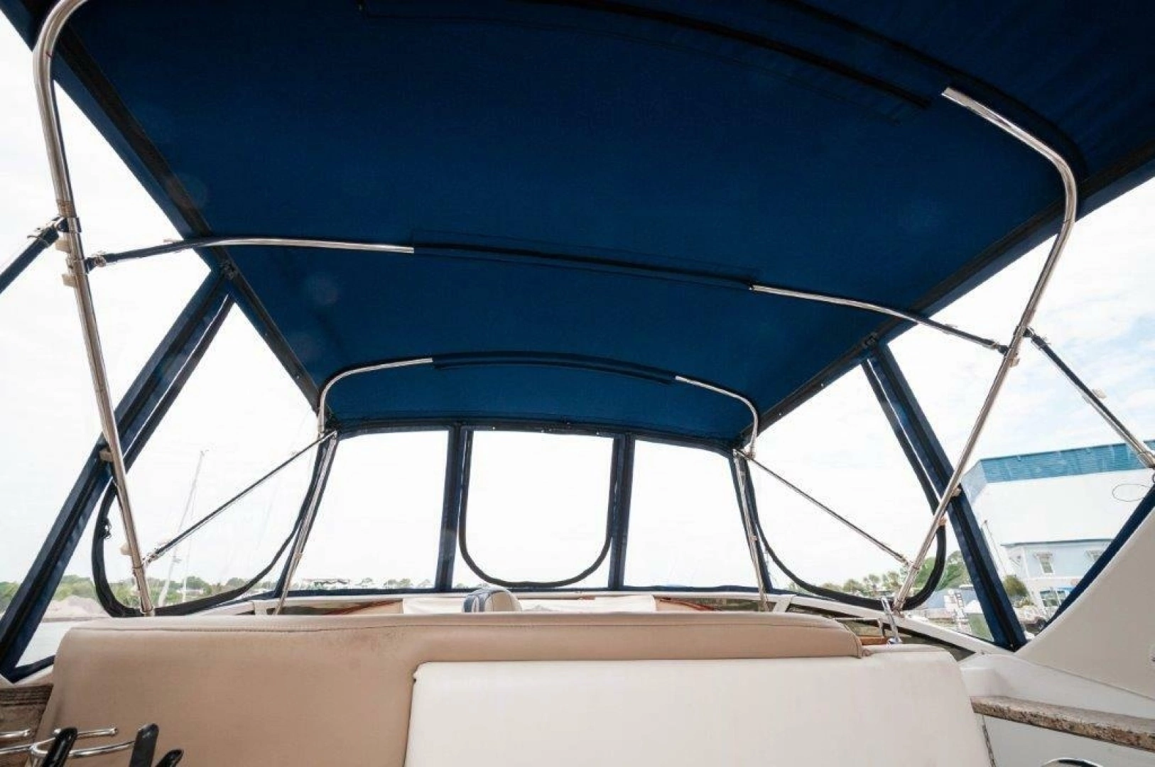 2002 Carver 444 Cockpit Motor Yacht - Image 31