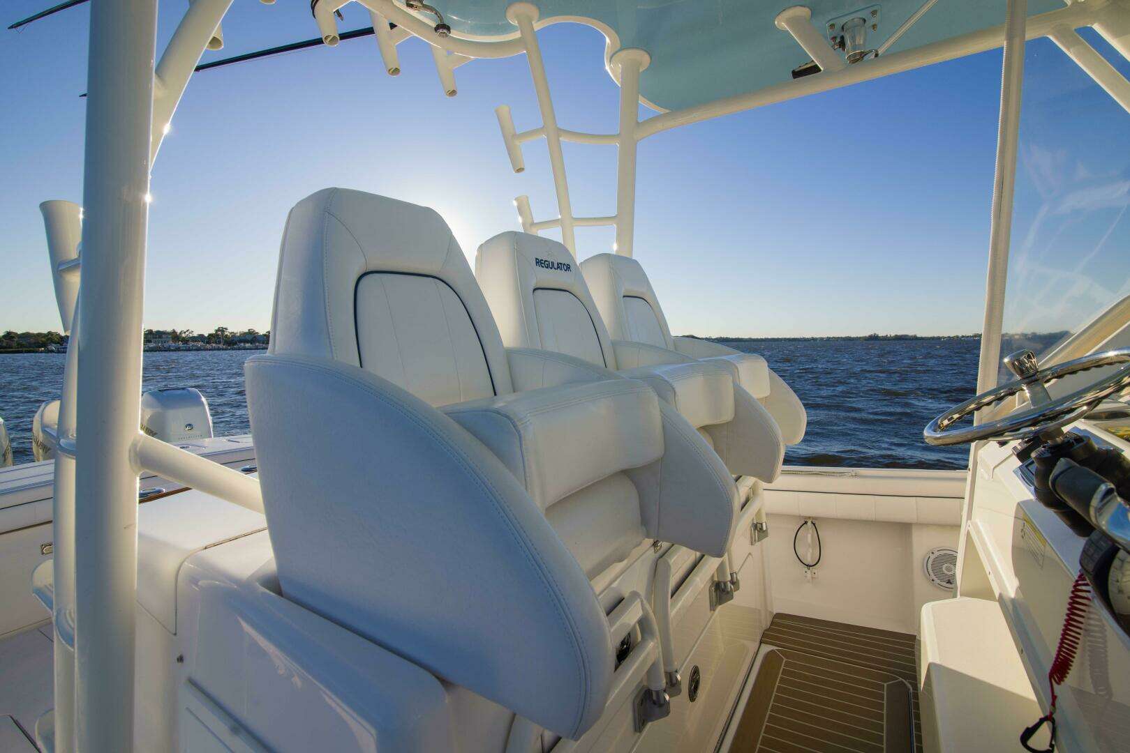 2016 Regulator 41 Center Console - Image 8
