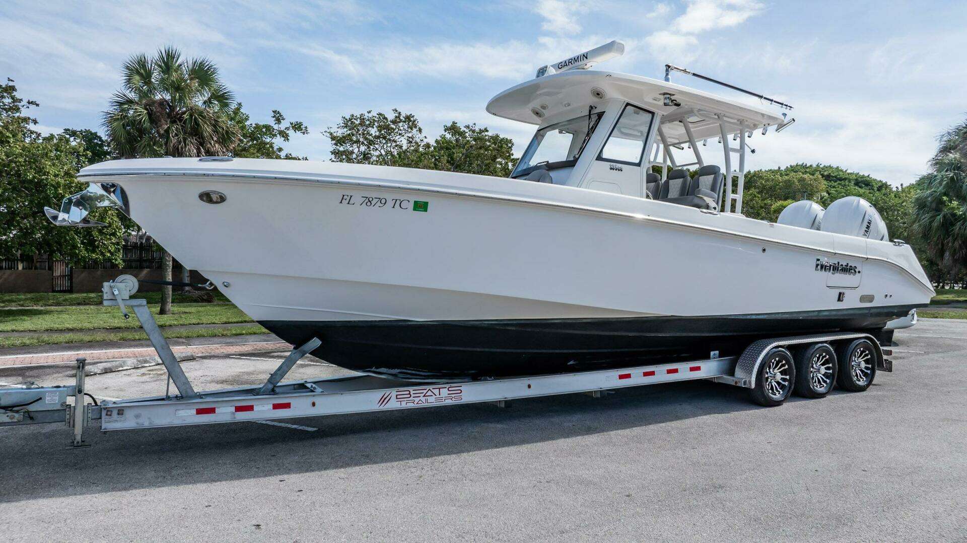 2021 Everglades 335 Center Console - Image 5