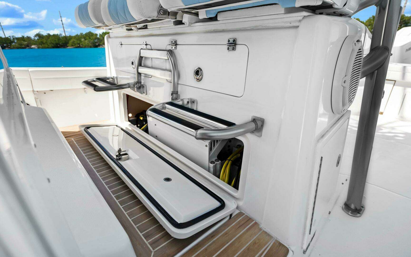 2018 Regulator 41 Center Console - Image 48