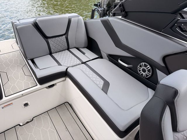 2026 Yamaha Boats 255XE - 24