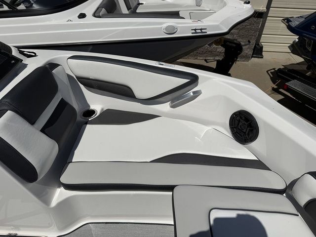 2026 Yamaha Boats AR195 - 32