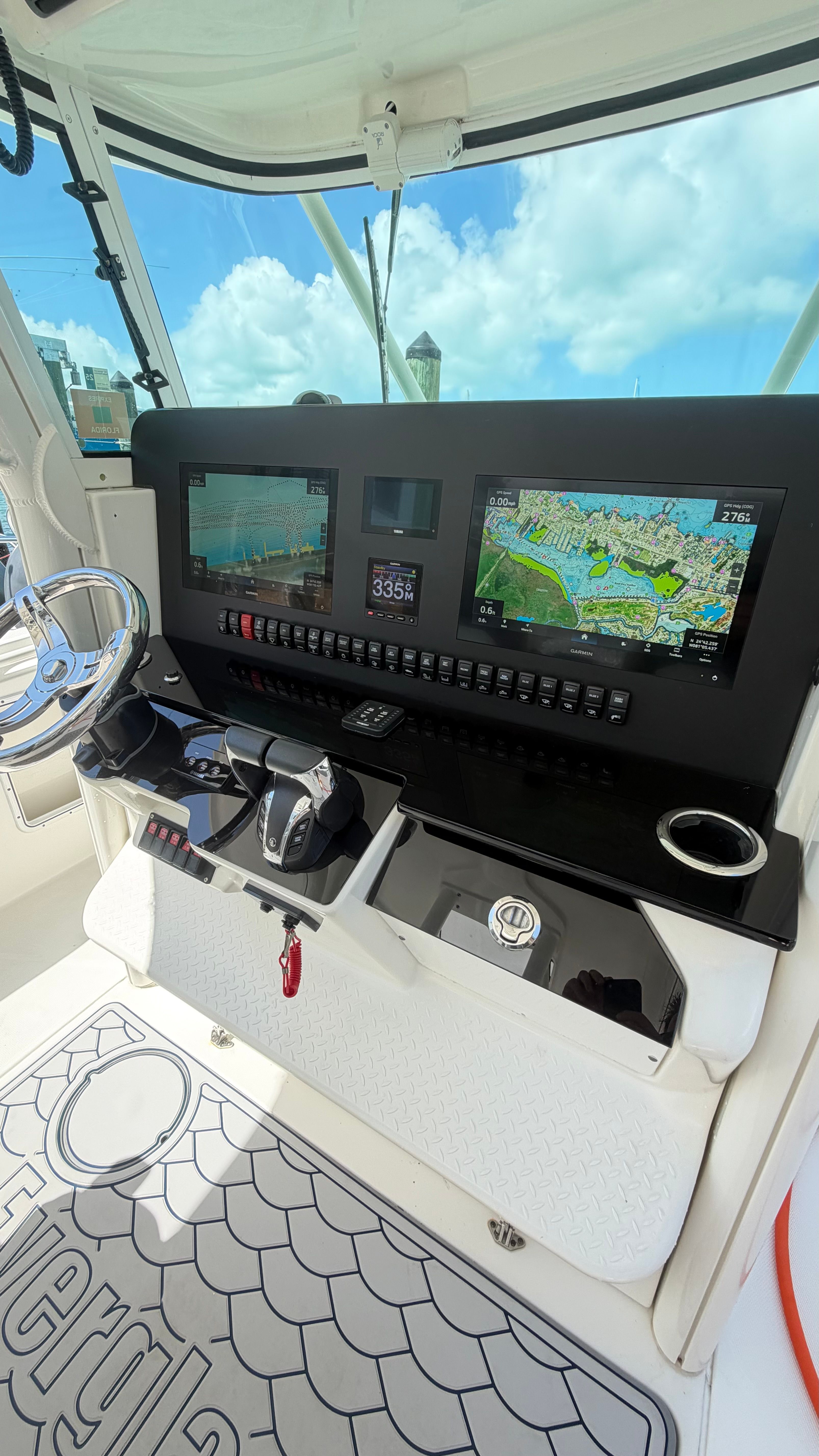2009 Everglades 365 Center Console - 11