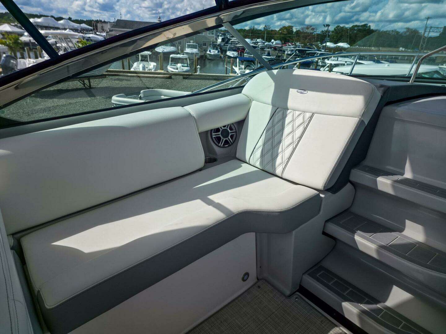 2026 Regal 33 XO - Image 20