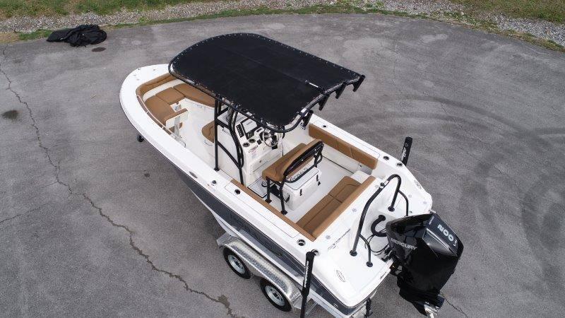 2025 Robalo R202 Explorer - 10