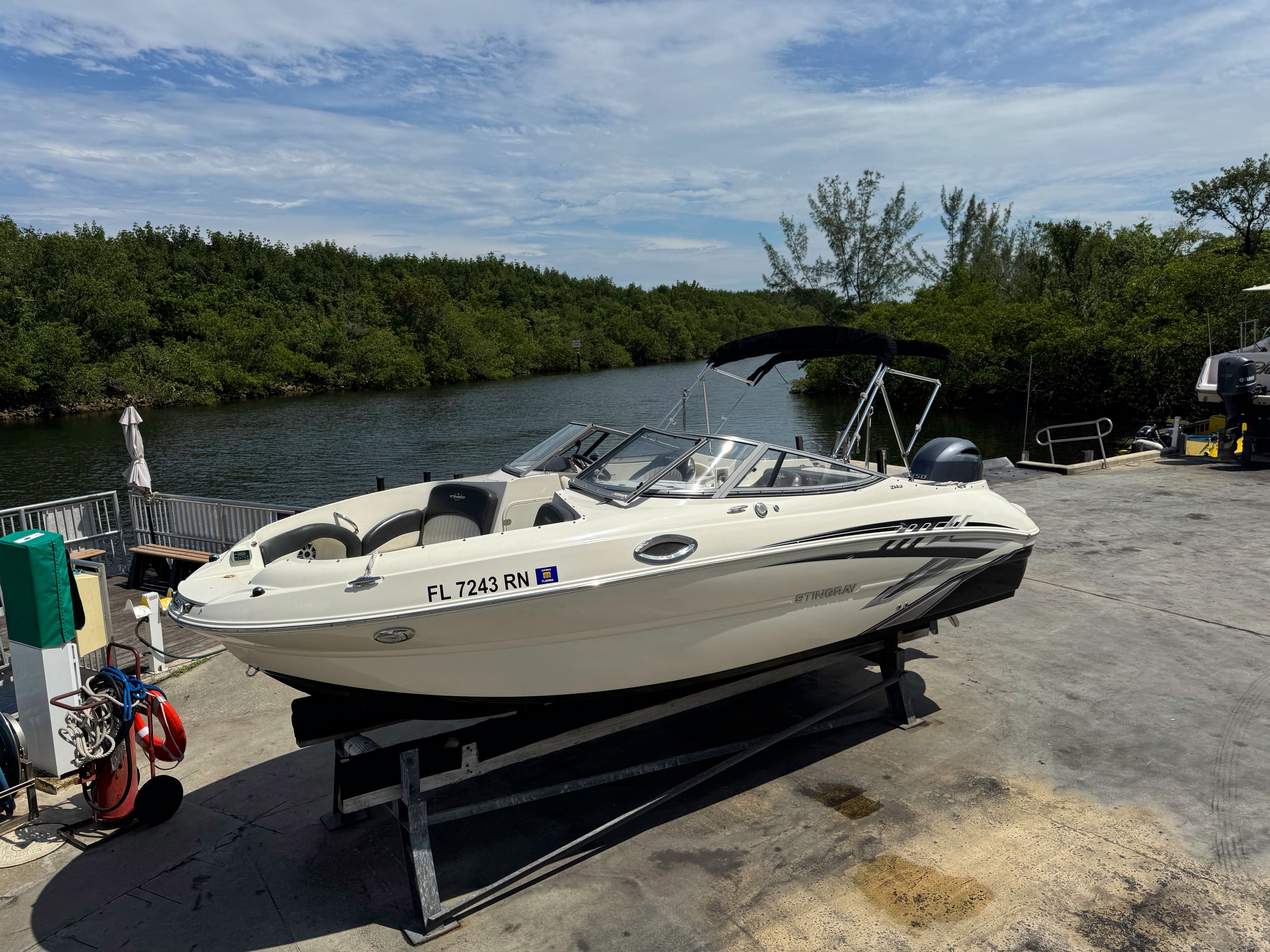 2017 Stingray 214 LR - 8